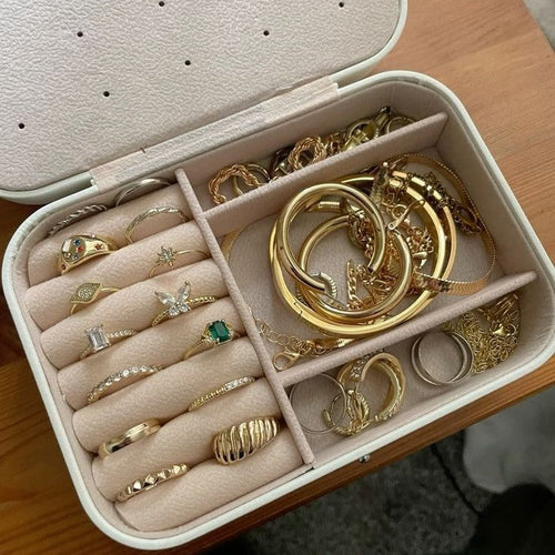 Should You Travel with Colombian Emerald Jewelry?