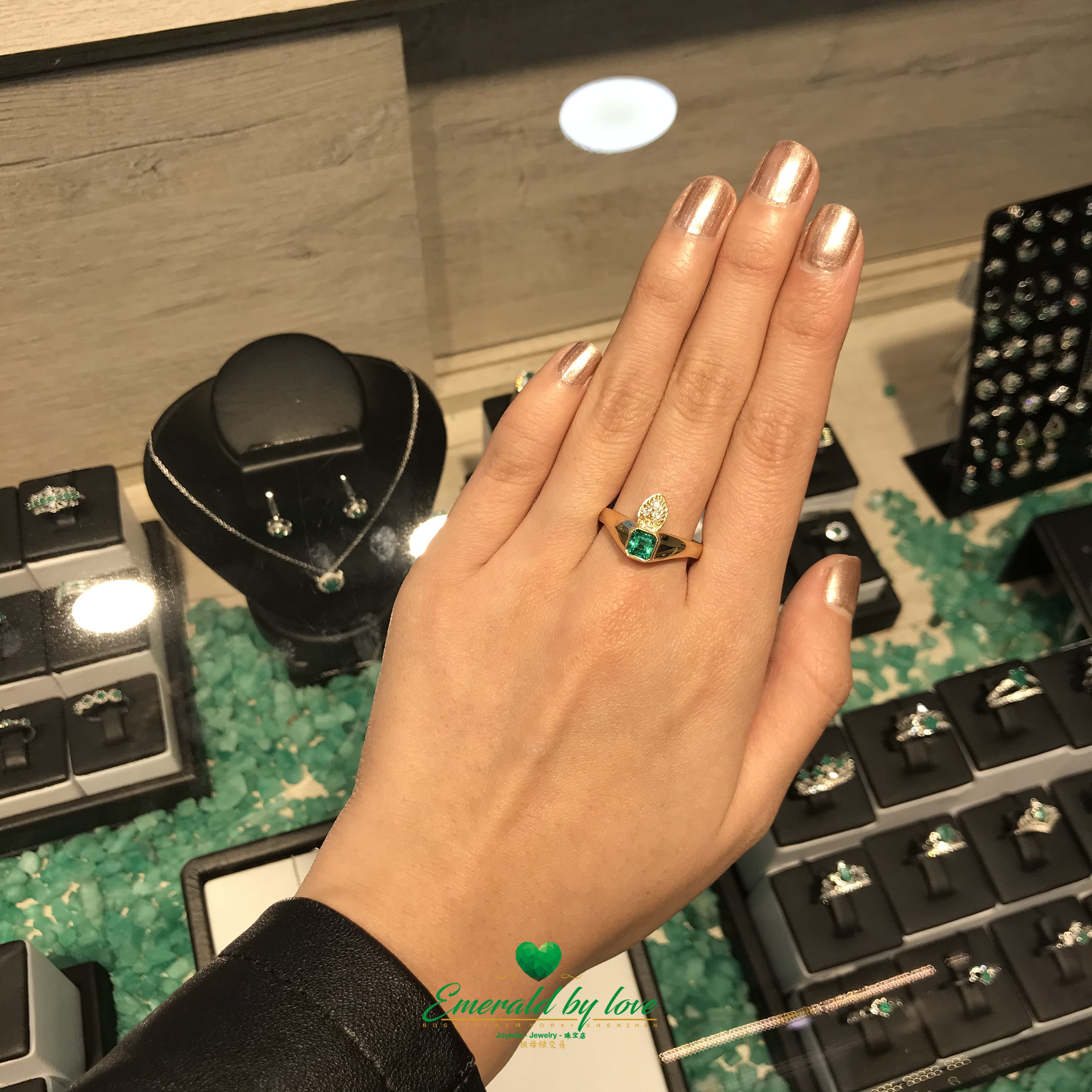 Women´s Emerald Jewelry