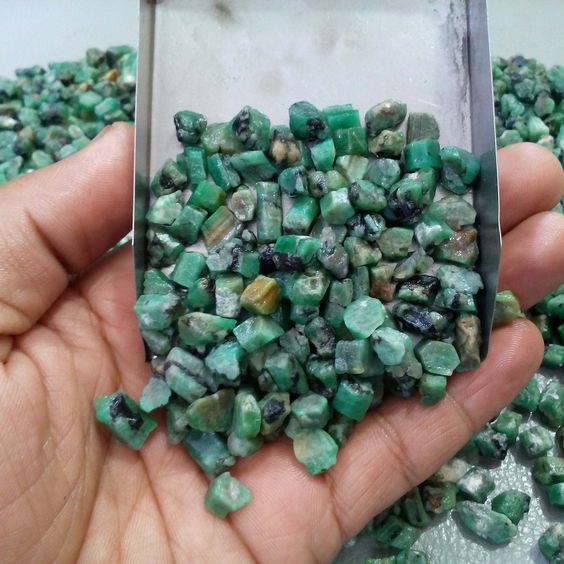Lot De 6 émeraudes Naturelles Brutes De Colombie - 24,35 Carats Total - Certifiées IGL - Très Bonnes Qualités