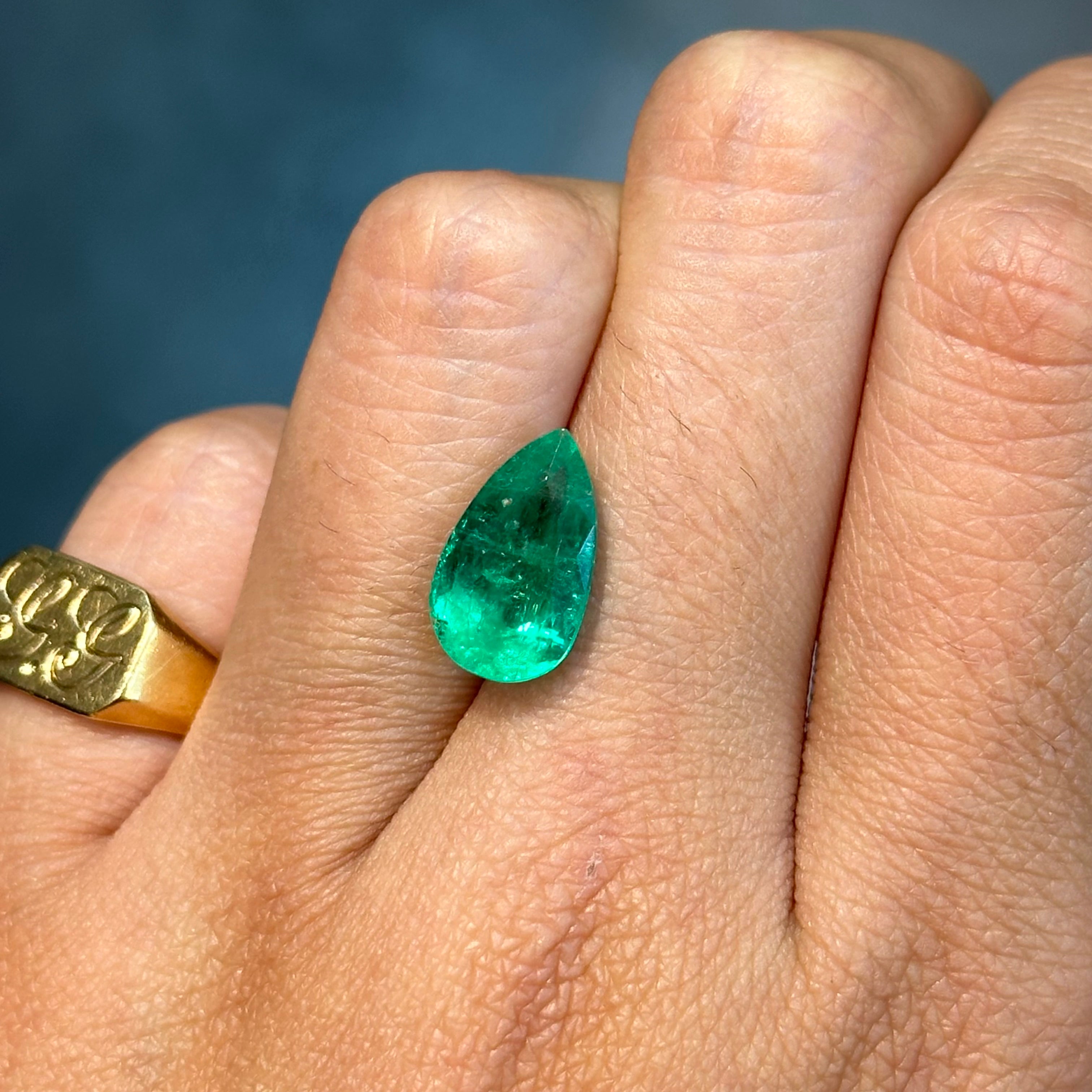 Magnifique poire : émeraude colombienne de 3,47 carats