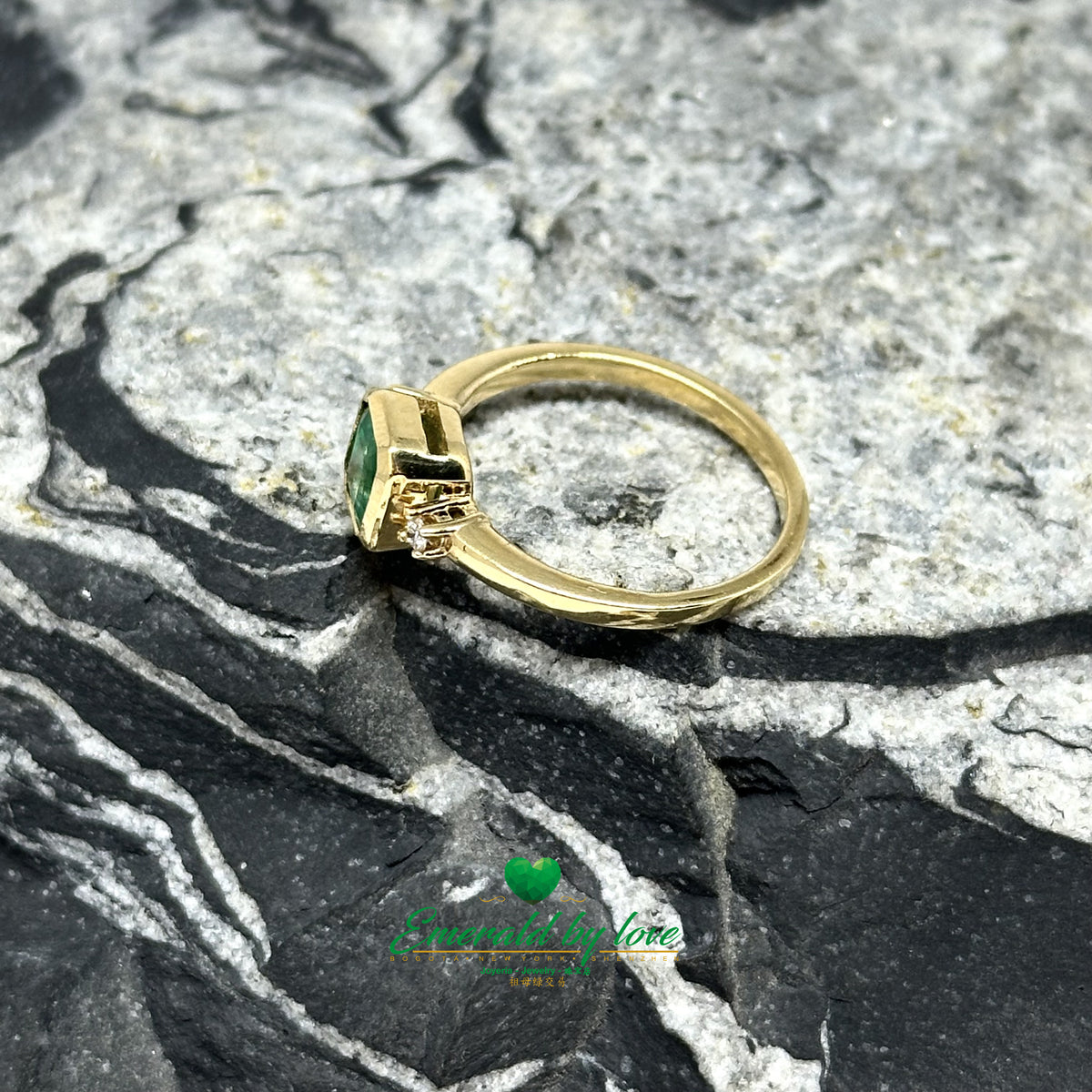 18K Gold Ring Featuring a Square Emerald and Side-Set Diamonds
