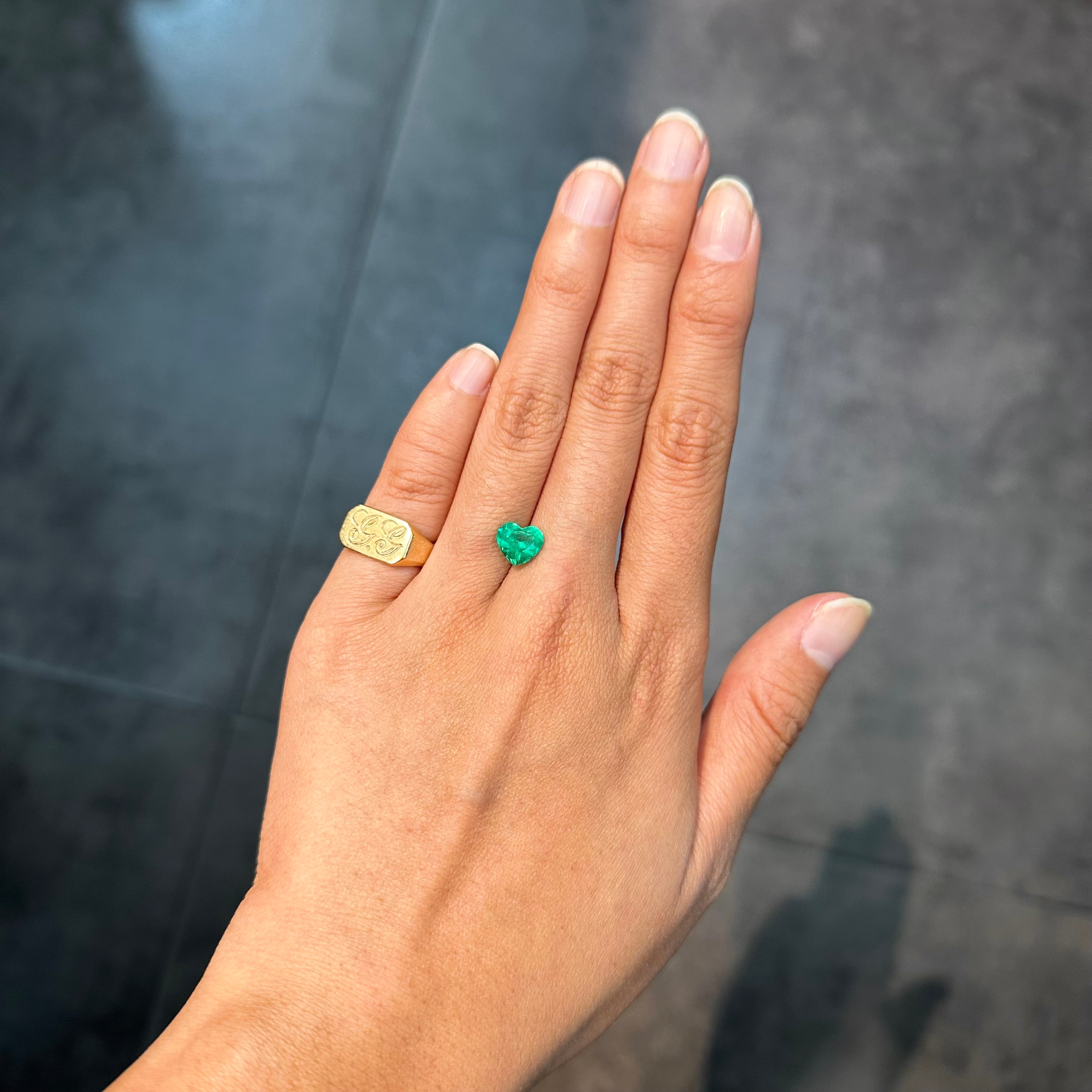 Splendeur d'une émeraude colombienne en forme de cœur de 1,62 carat