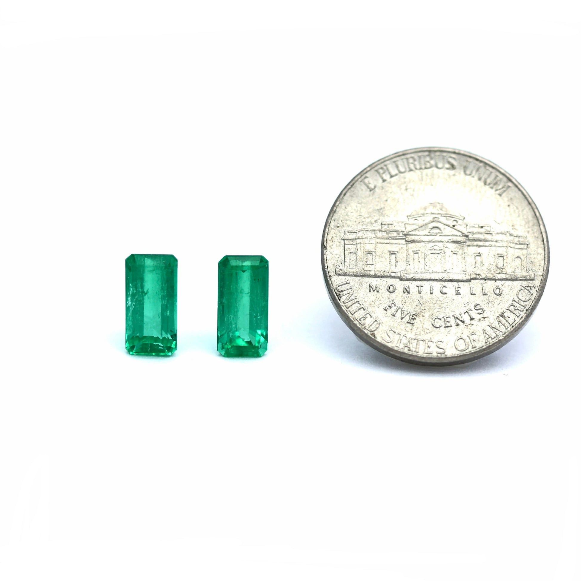 Ideal for exquisite earrings or a custom high-end jewelry design, this pair offers symmetry, brilliance, and the timeless beauty of Colombian emeralds. A perfect choice for those seeking luxury with a distinctive and elegant touch.