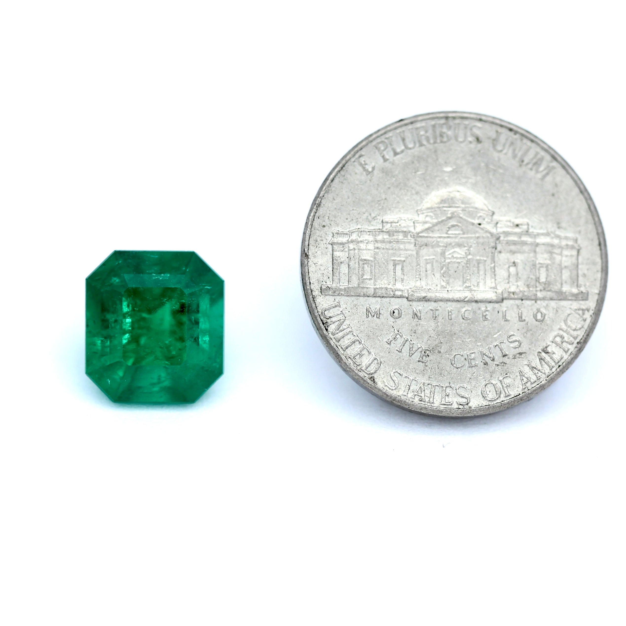 This impressive 4.20 carat Colombian emerald features a classic emerald cut and a beautifully balanced green tone that highlights its natural elegance.