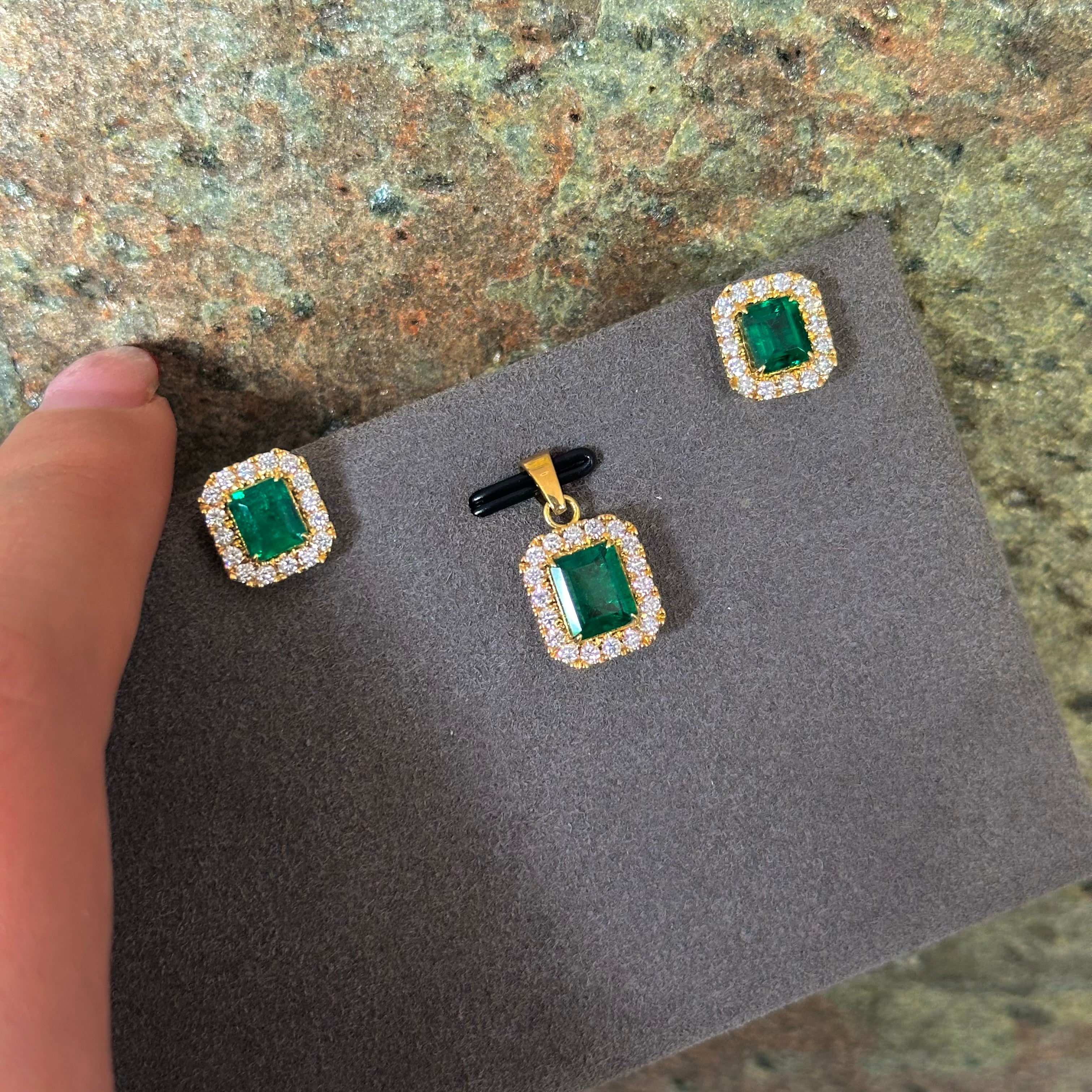 Luxury Emerald-Cut Colombian Emerald Pendant & Earrings Set with Diamond Cluster Setting