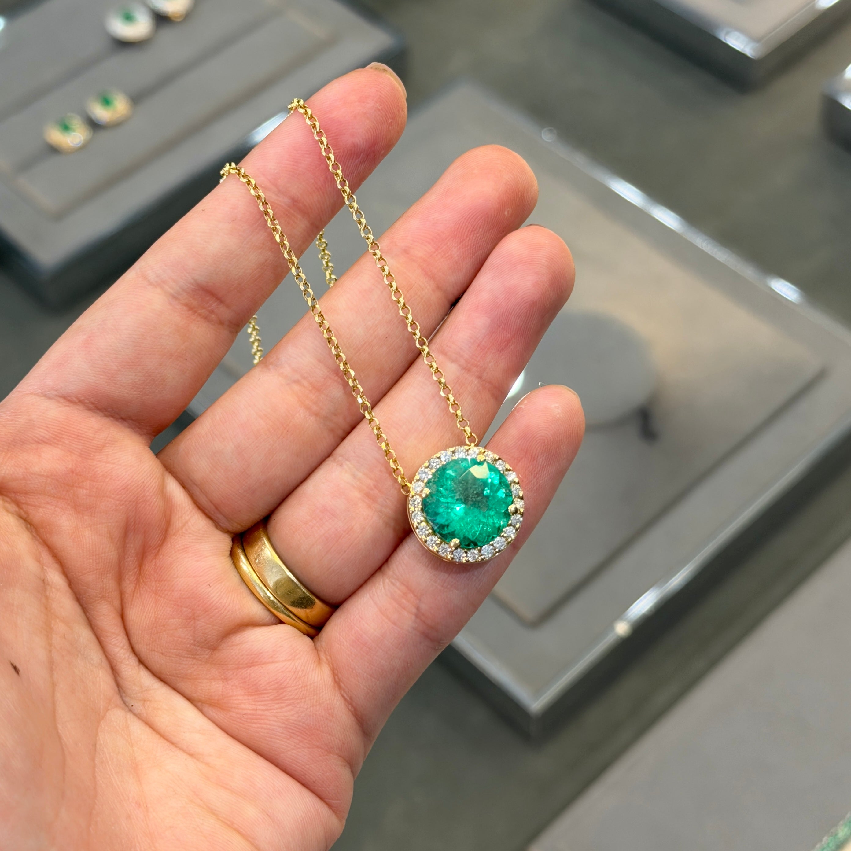 6.26 ct Emerald and Diamond Pendant in Yellow Gold
