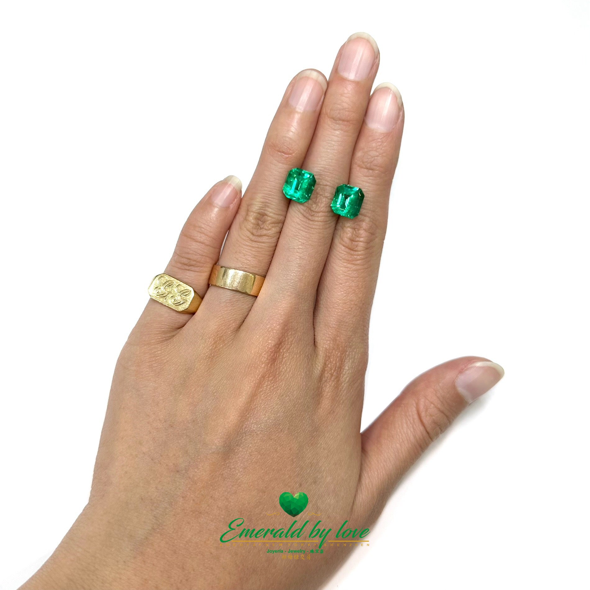 Élégance symphonique : paires assorties d'émeraudes colombiennes, 6,2 carats - forme carrée