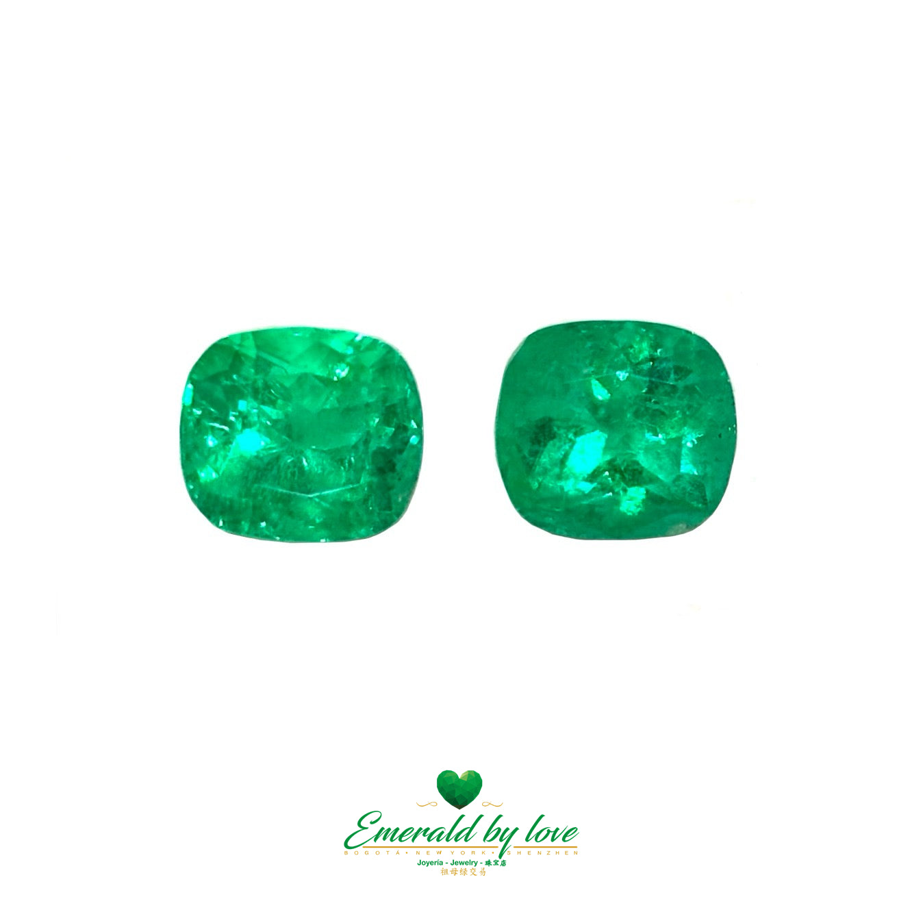 Duos radiants : paires assorties de coussins d’émeraude colombienne de 9,35 carats