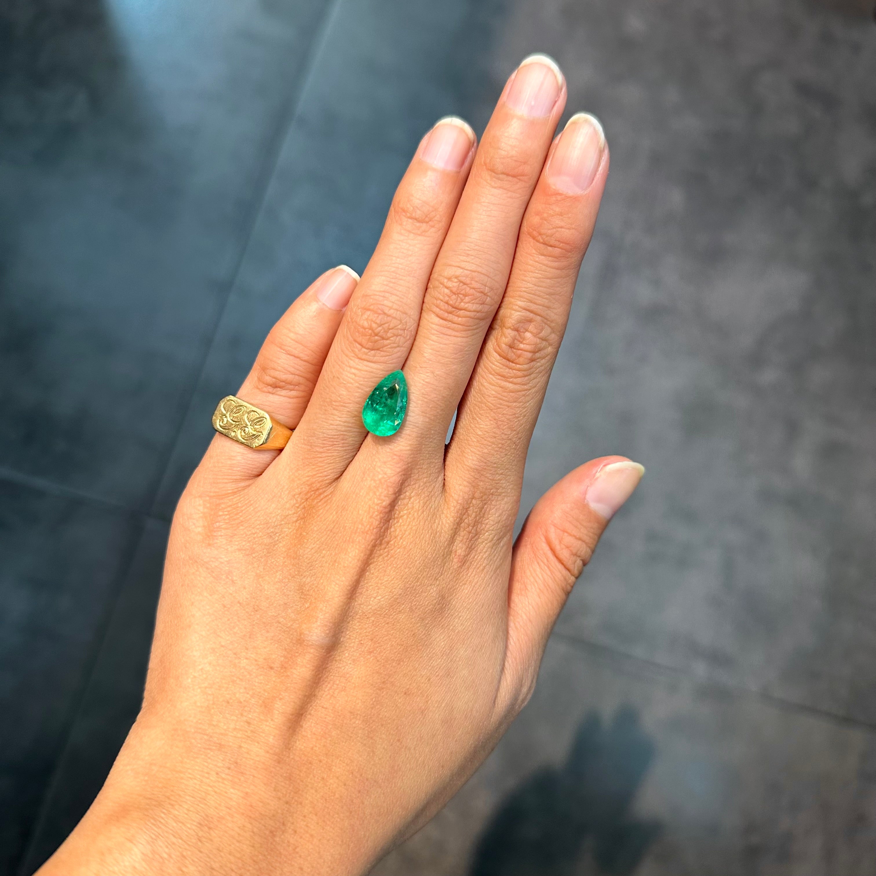 Magnifique poire : émeraude colombienne de 3,47 carats