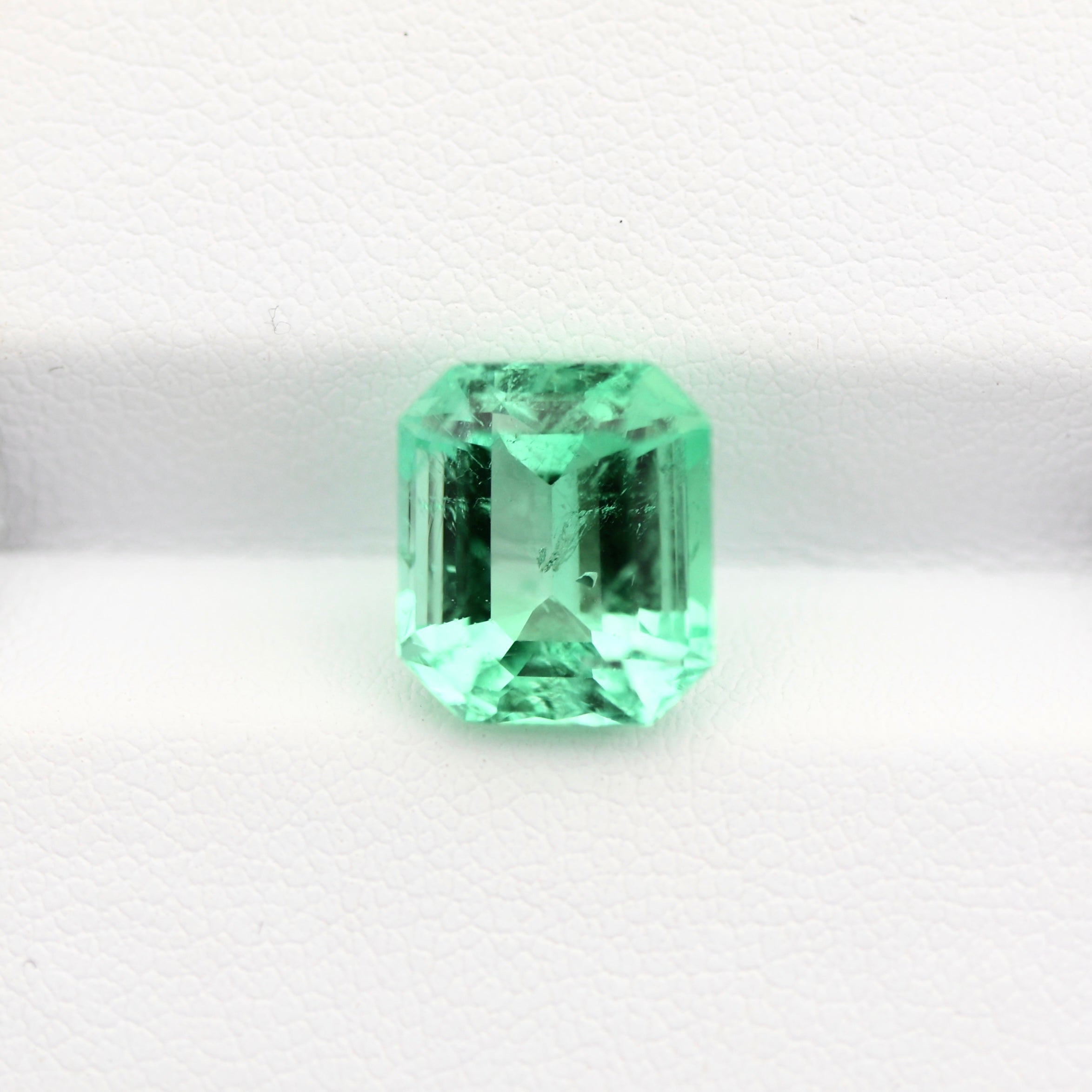 4.27 Carat Colombian Emerald Alpine Green – Exceptional Clarity Western Mine Gemstone