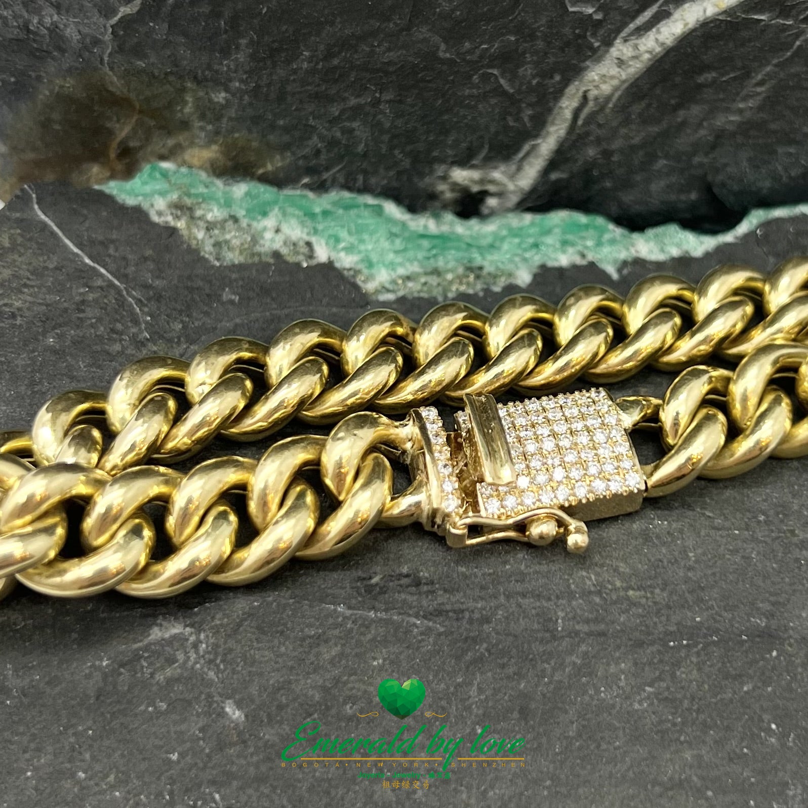 18K Yellow Gold Bracelet with Diamond Clasp