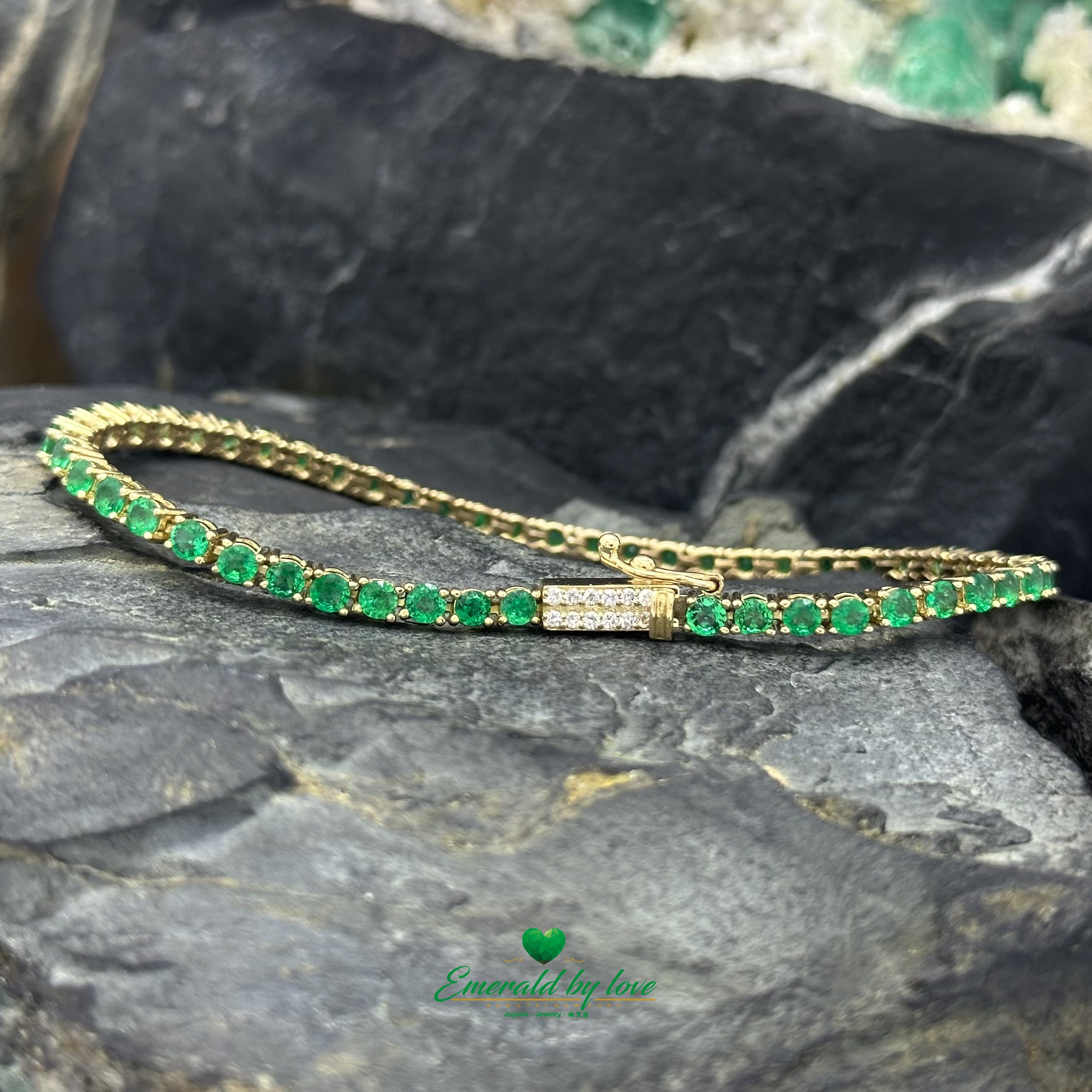 Slim Tennis Bracelet in 18K Yellow Gold with Prong-Set Colombian Emeralds and Diamond Clasp