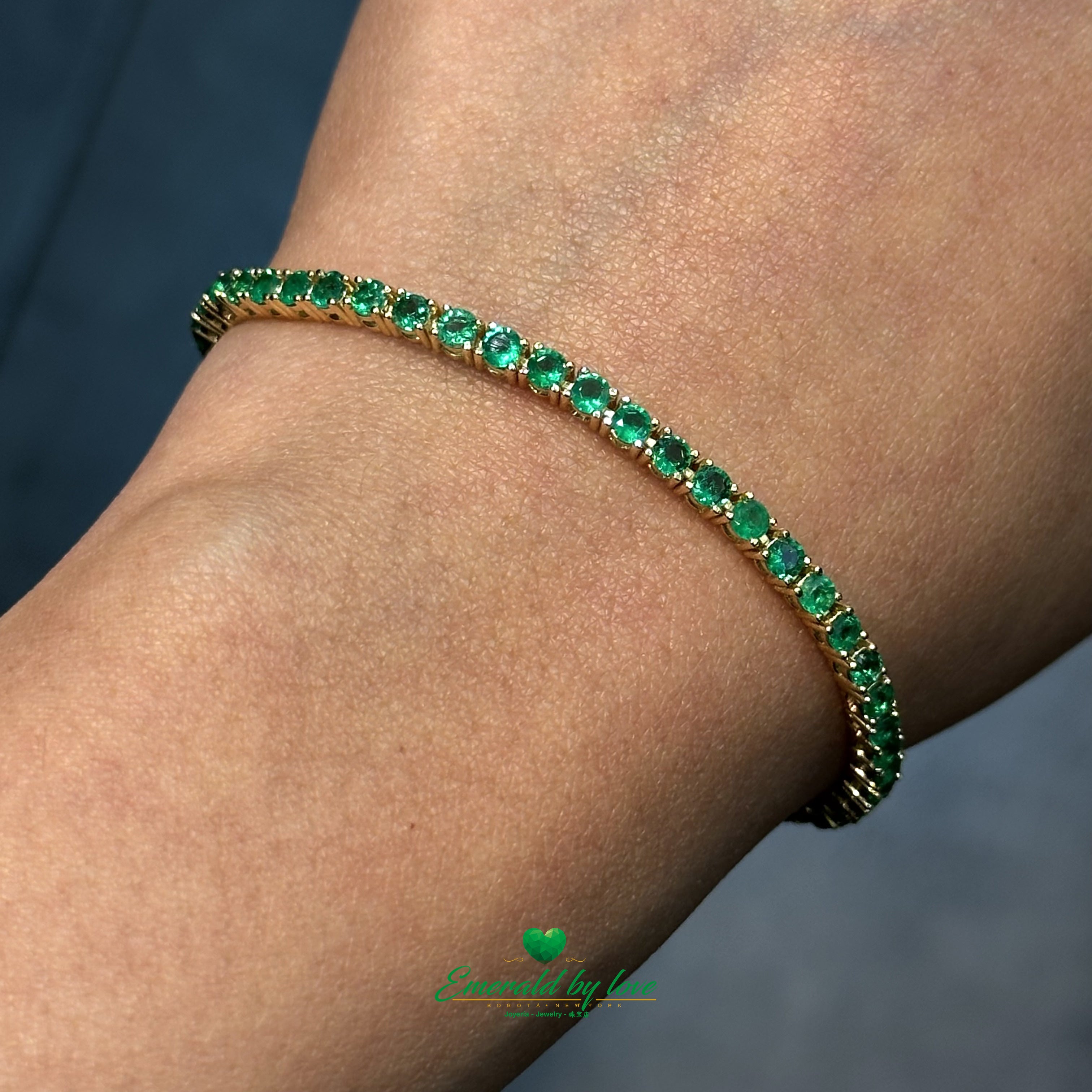 Slim Tennis Bracelet in 18K Yellow Gold with Prong-Set Colombian Emeralds and Diamond Clasp
