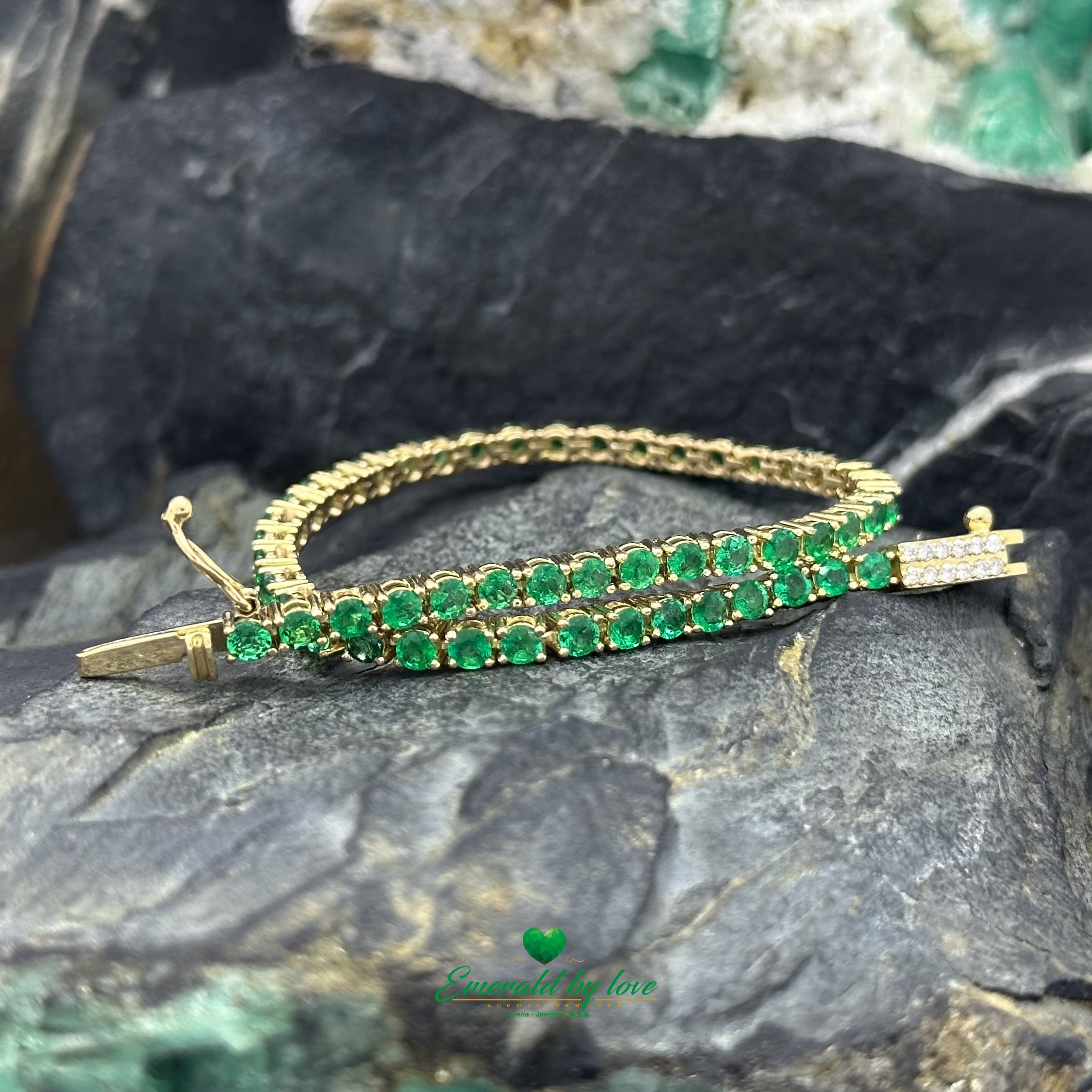 Slim Tennis Bracelet in 18K Yellow Gold with Prong-Set Colombian Emeralds and Diamond Clasp