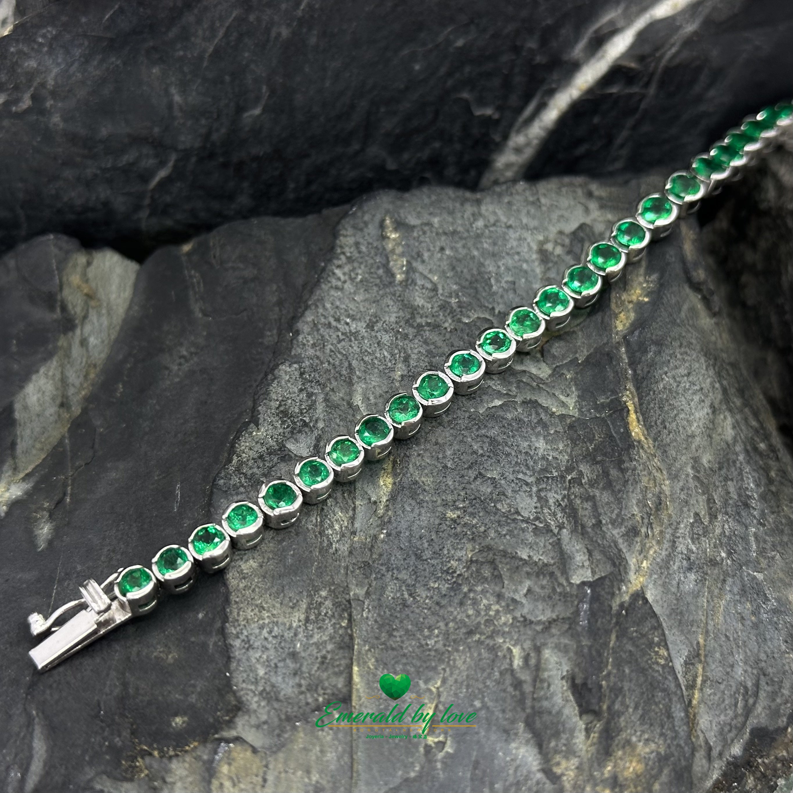 Tennis Bracelet in 18K White Gold with Bezel-Set Round Colombian Emeralds