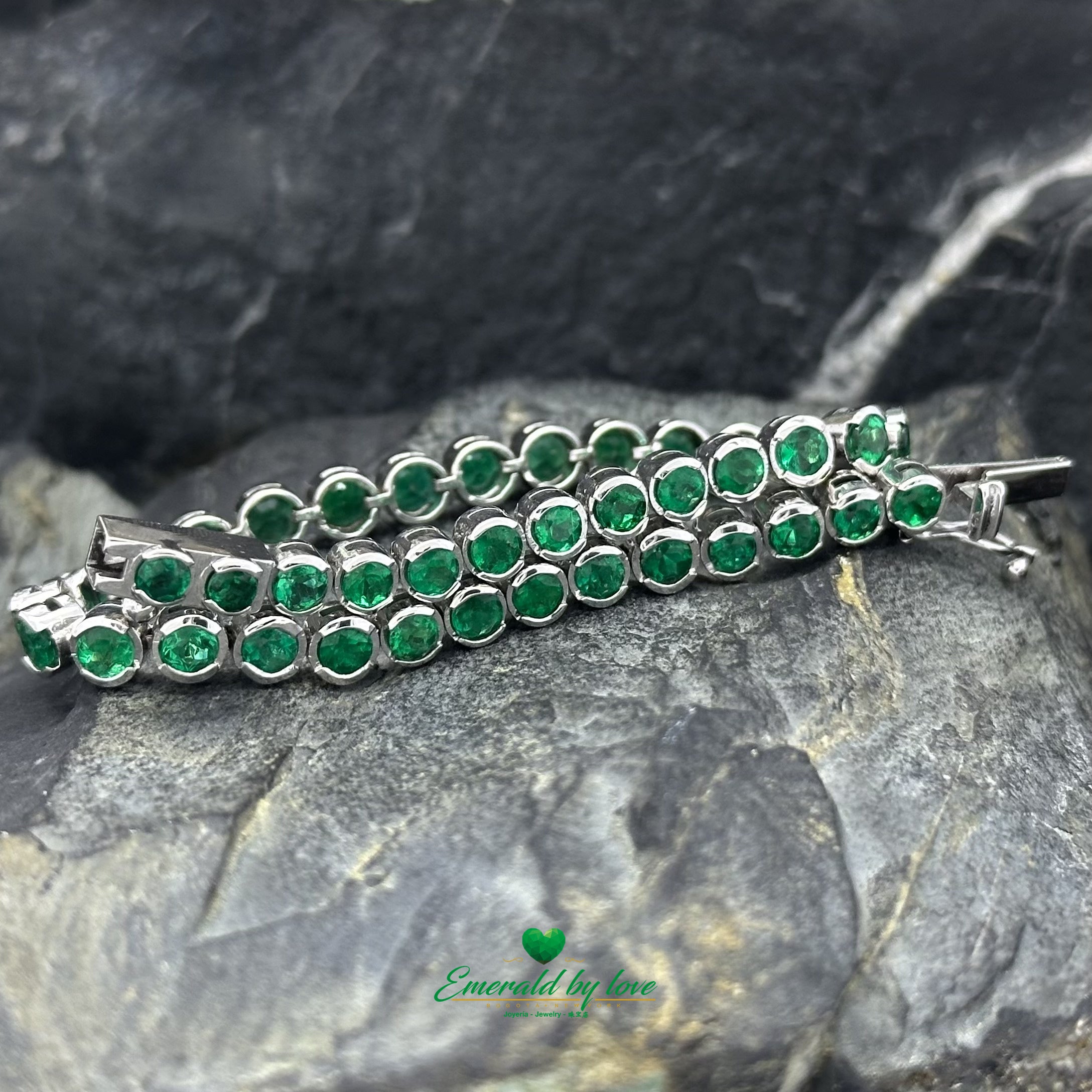 Tennis Bracelet in 18K White Gold with Bezel-Set Round Colombian Emeralds