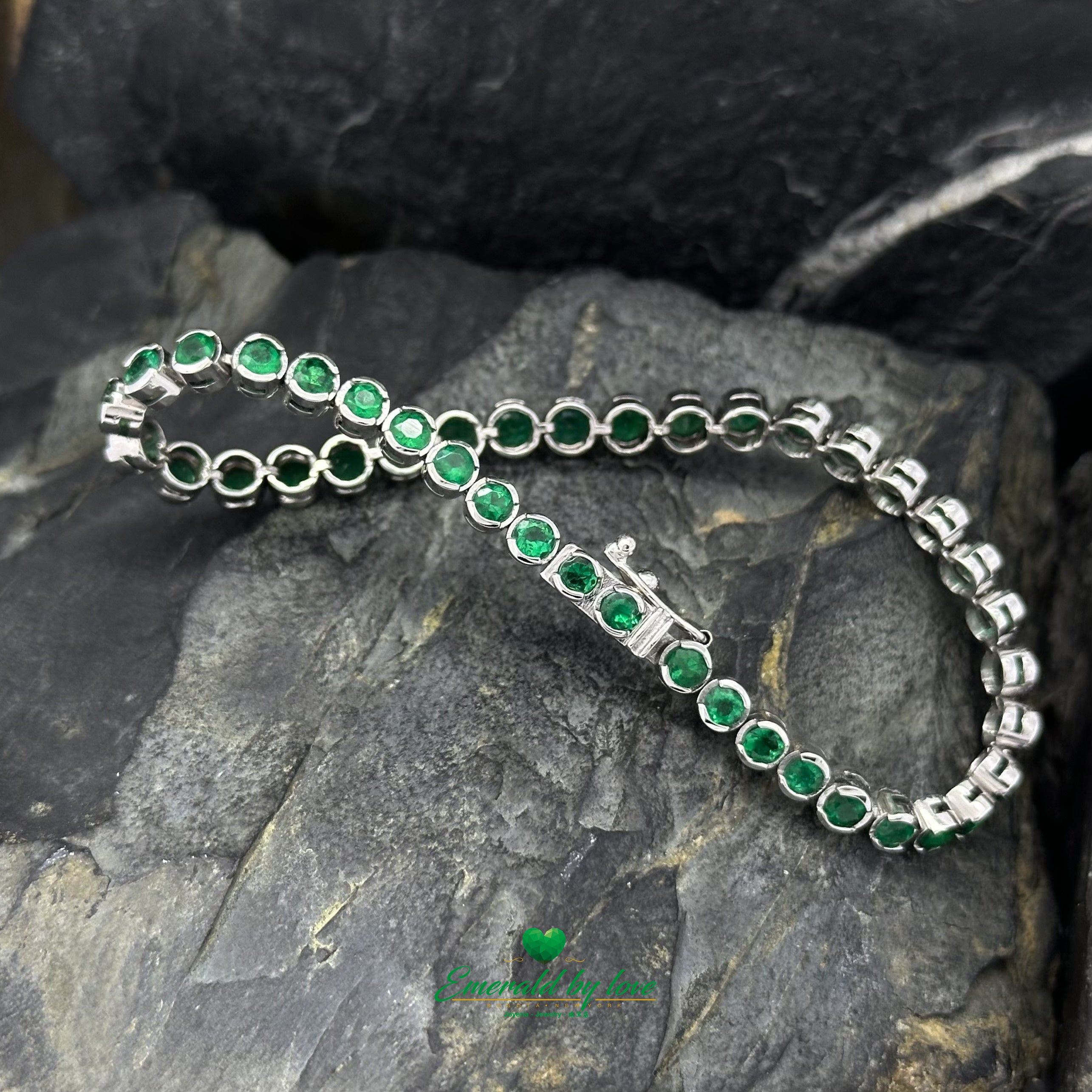 Tennis Bracelet in 18K White Gold with Bezel-Set Round Colombian Emeralds