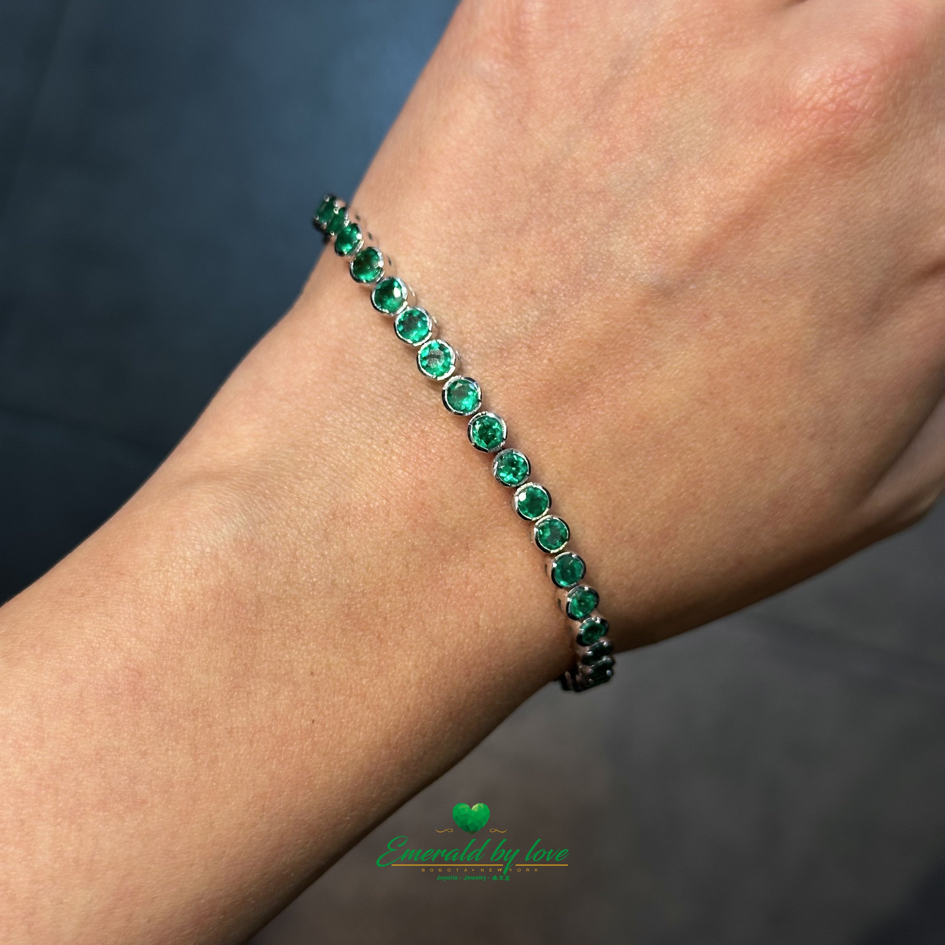 Tennis Bracelet in 18K White Gold with Bezel-Set Round Colombian Emeralds