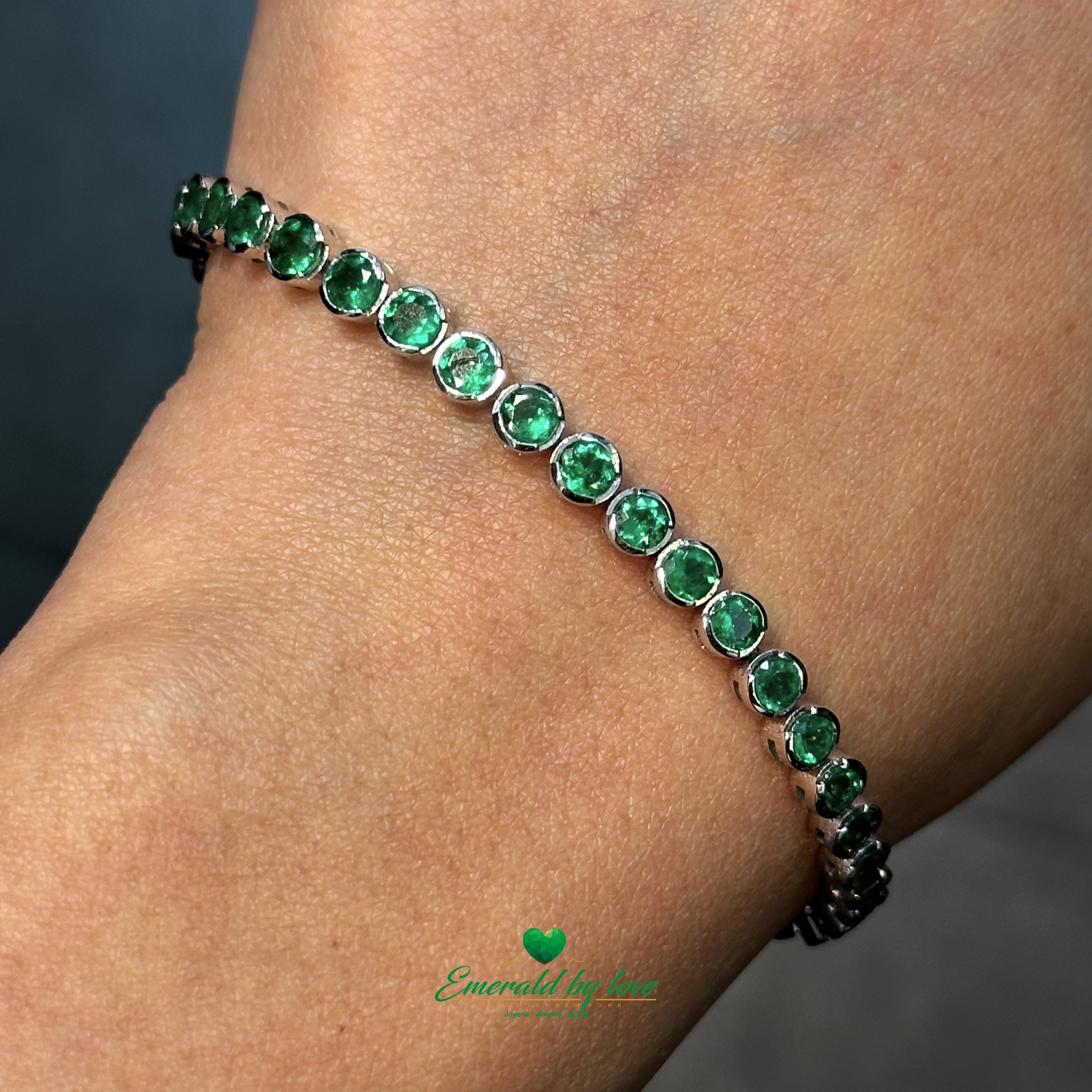 Tennis Bracelet in 18K White Gold with Bezel-Set Round Colombian Emeralds