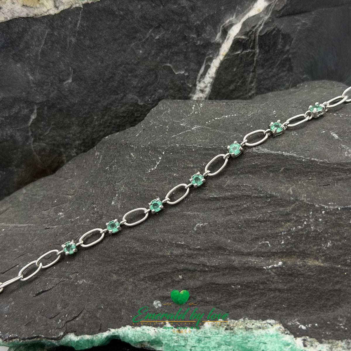 925 Sterling Silver Bracelet with Round Emeralds and Silver Disc Details