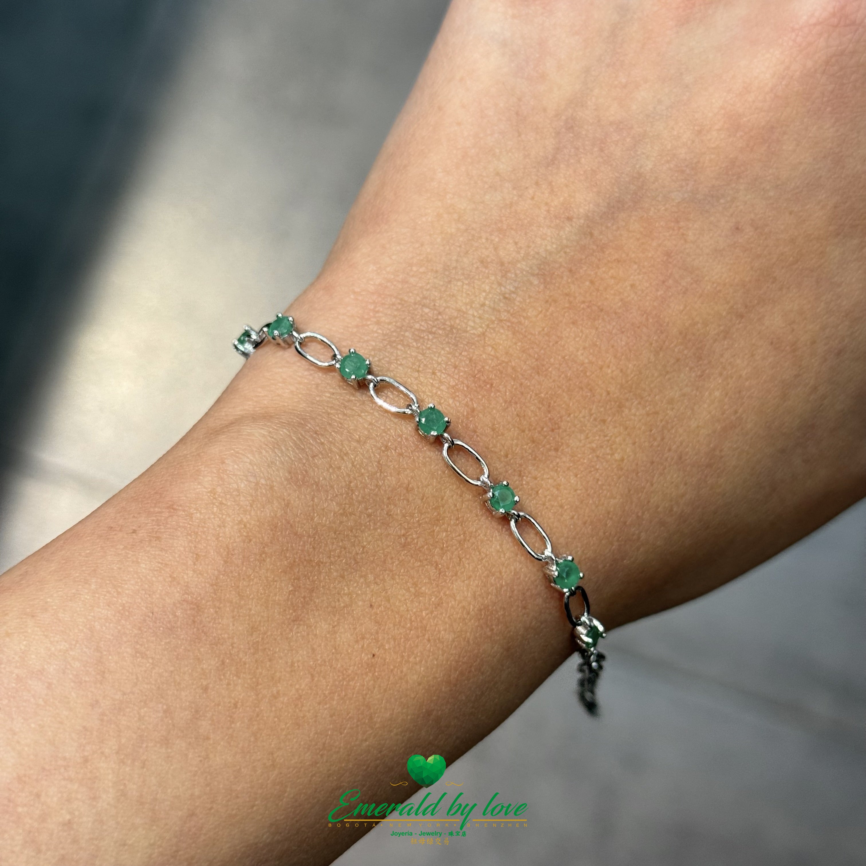Round Emerald Bracelet – Alternating Silver Disc Design in 925 Sterling Silver