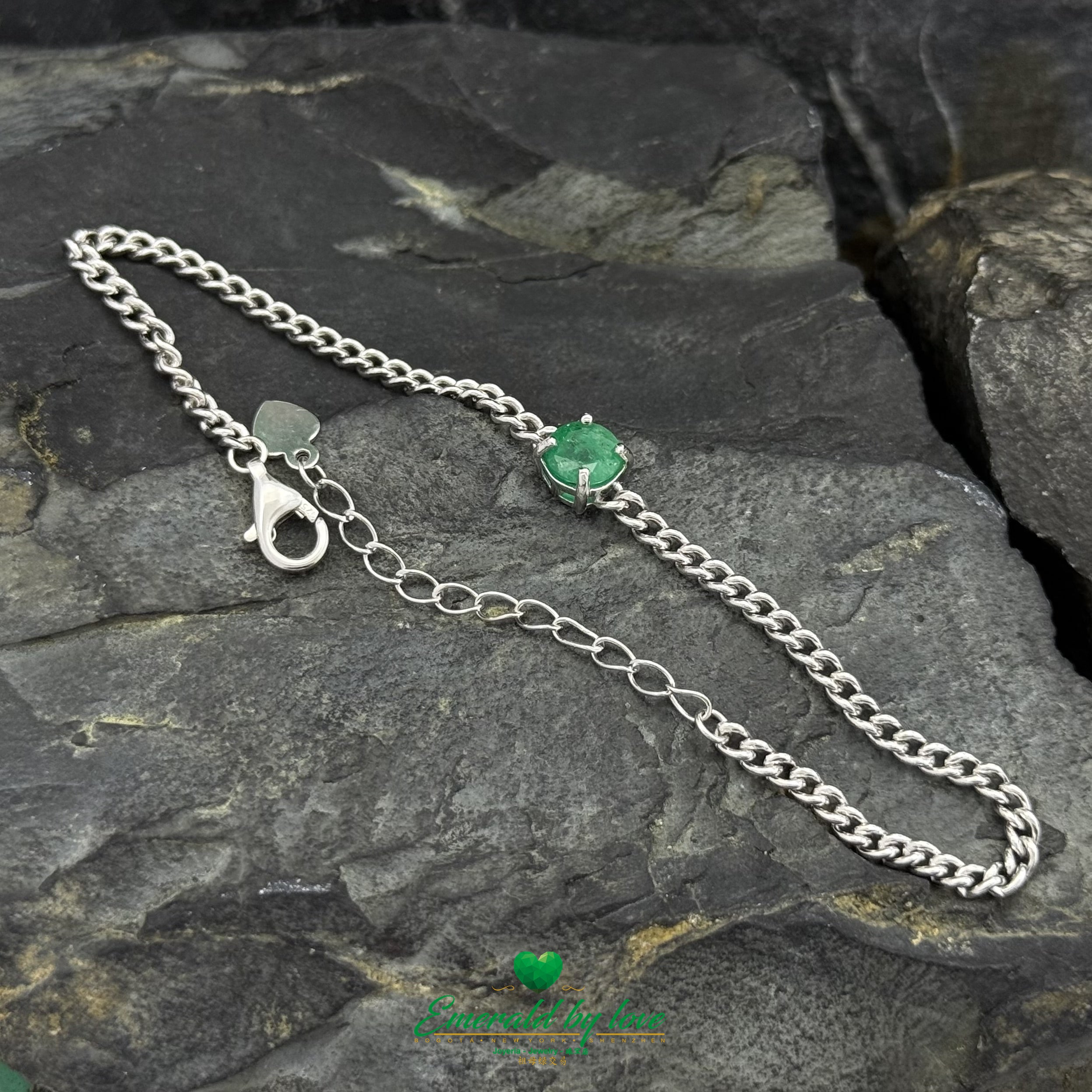 Round Colombian Emerald Bracelet with 4-Prong Setting on Bold Chain