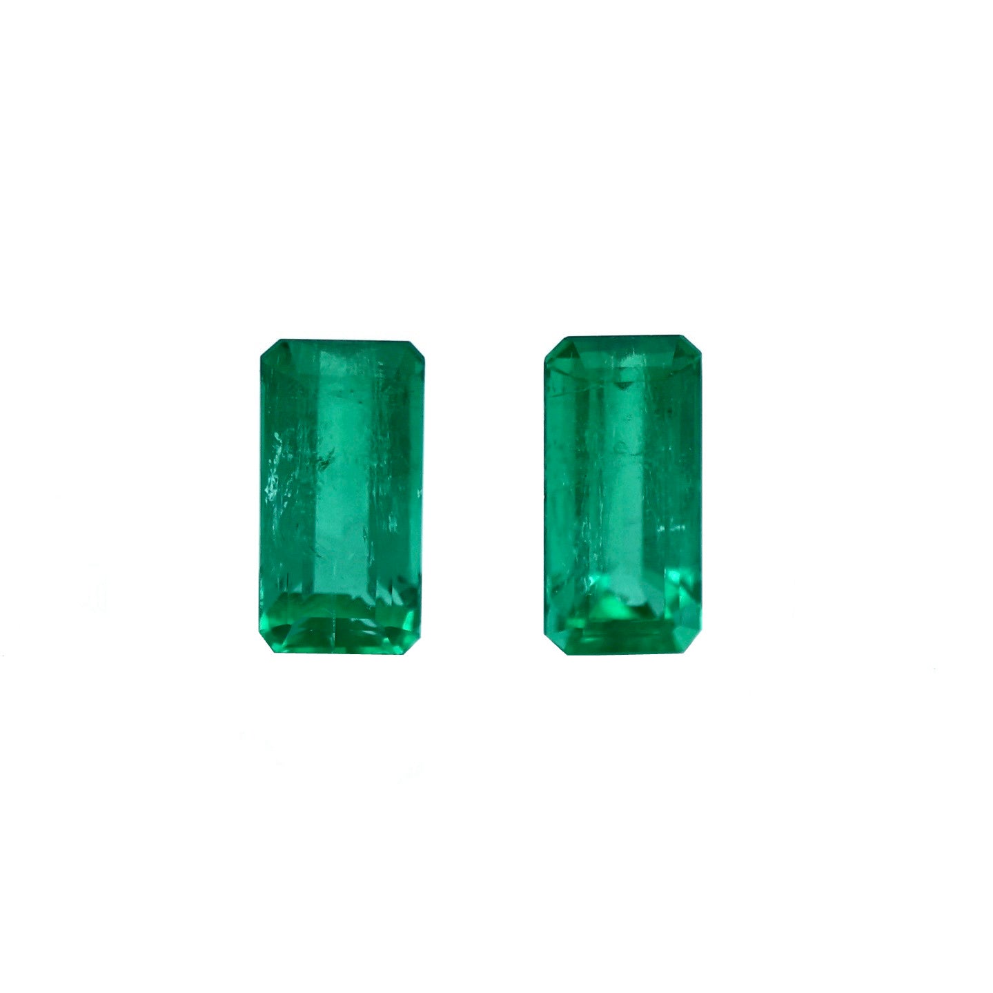 This beautiful matching pair of Colombian emeralds totals 3.03 carats and features an elegant baguette cut, known for its sleek shape and modern sophistication. Carefully selected for their excellent quality, these gemstones display a harmonious green color, refined clarity, and perfectly balanced proportions.