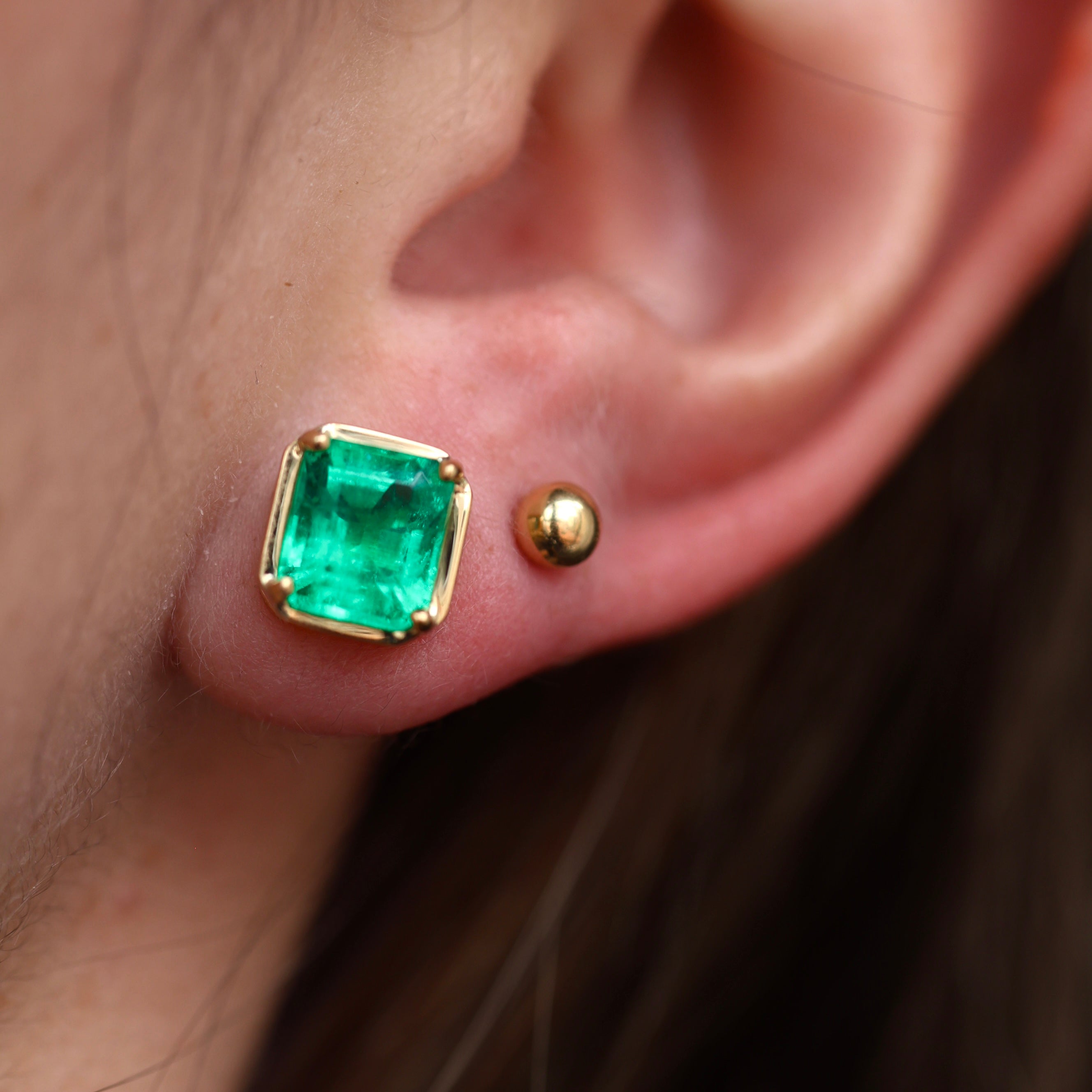 Square Colombian Emerald Stud Earrings in Gold – Timeless Elegance & Exceptional Quality