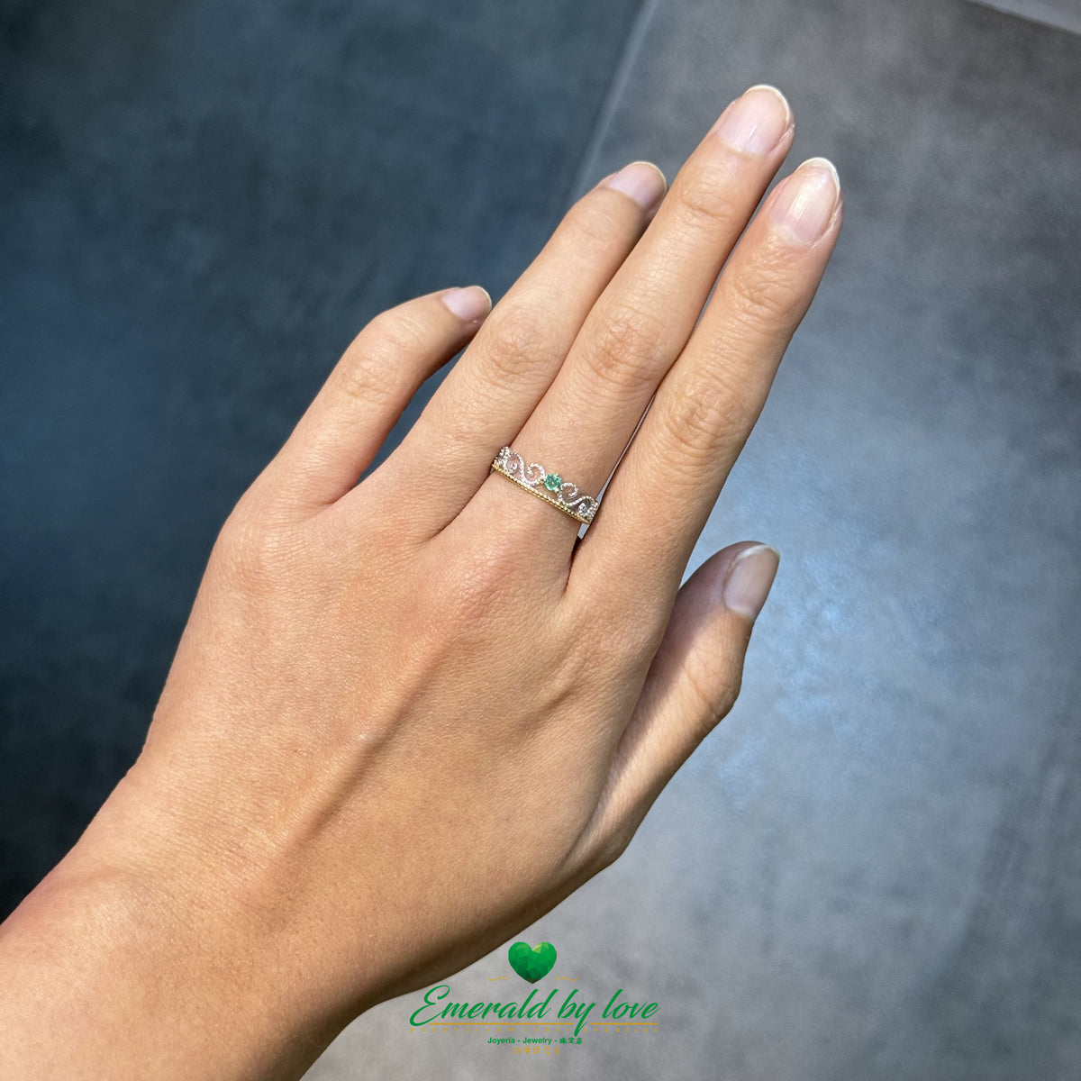 Colombian Emerald Mini Ring with Arabesque Design