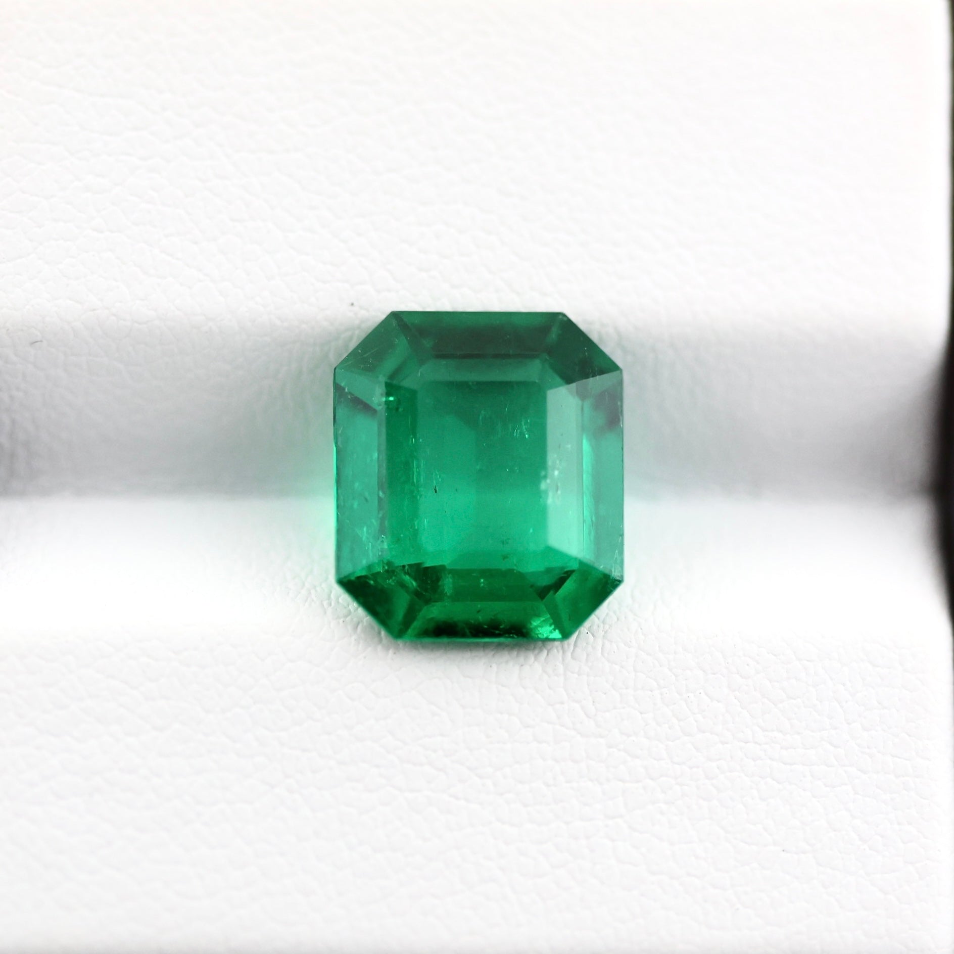 4 Carat Colombian Muzo Emerald – Natural Square Cut Luxury Gemstone