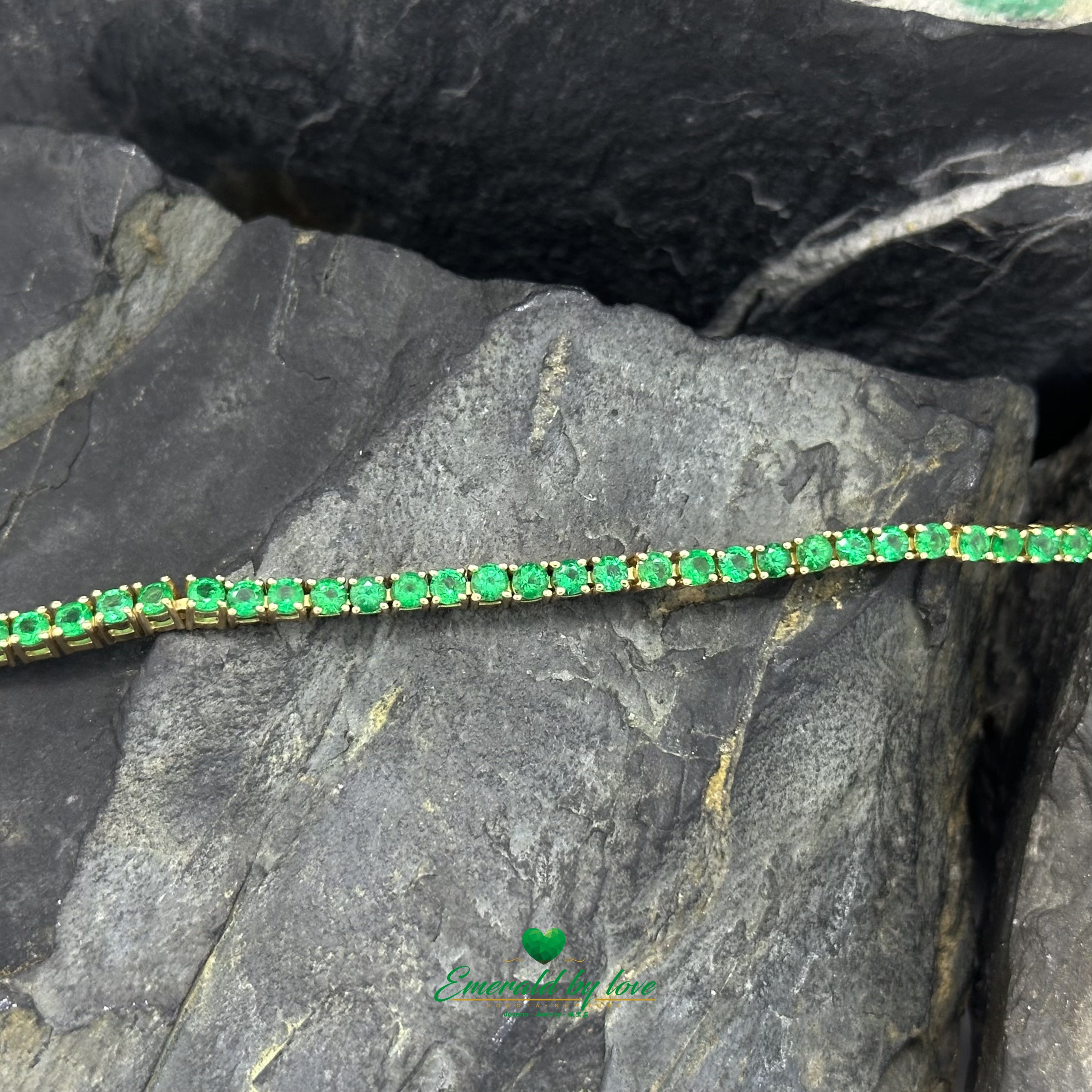 Elegant Colombian emerald bracelet in 18K yellow gold for women