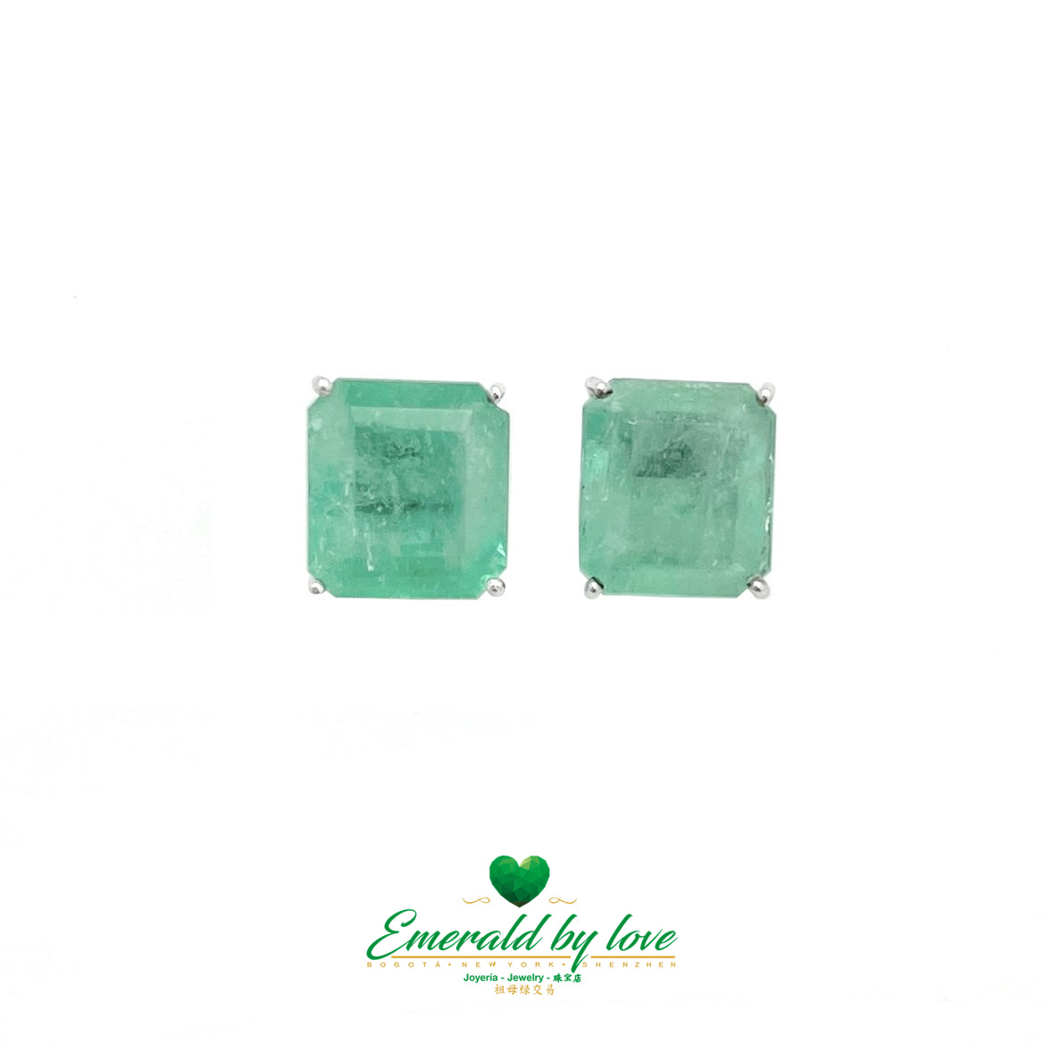 Boucles d'oreilles carrées et émeraudes en or blanc de sophistication intemporelle : 8,27 TCW
