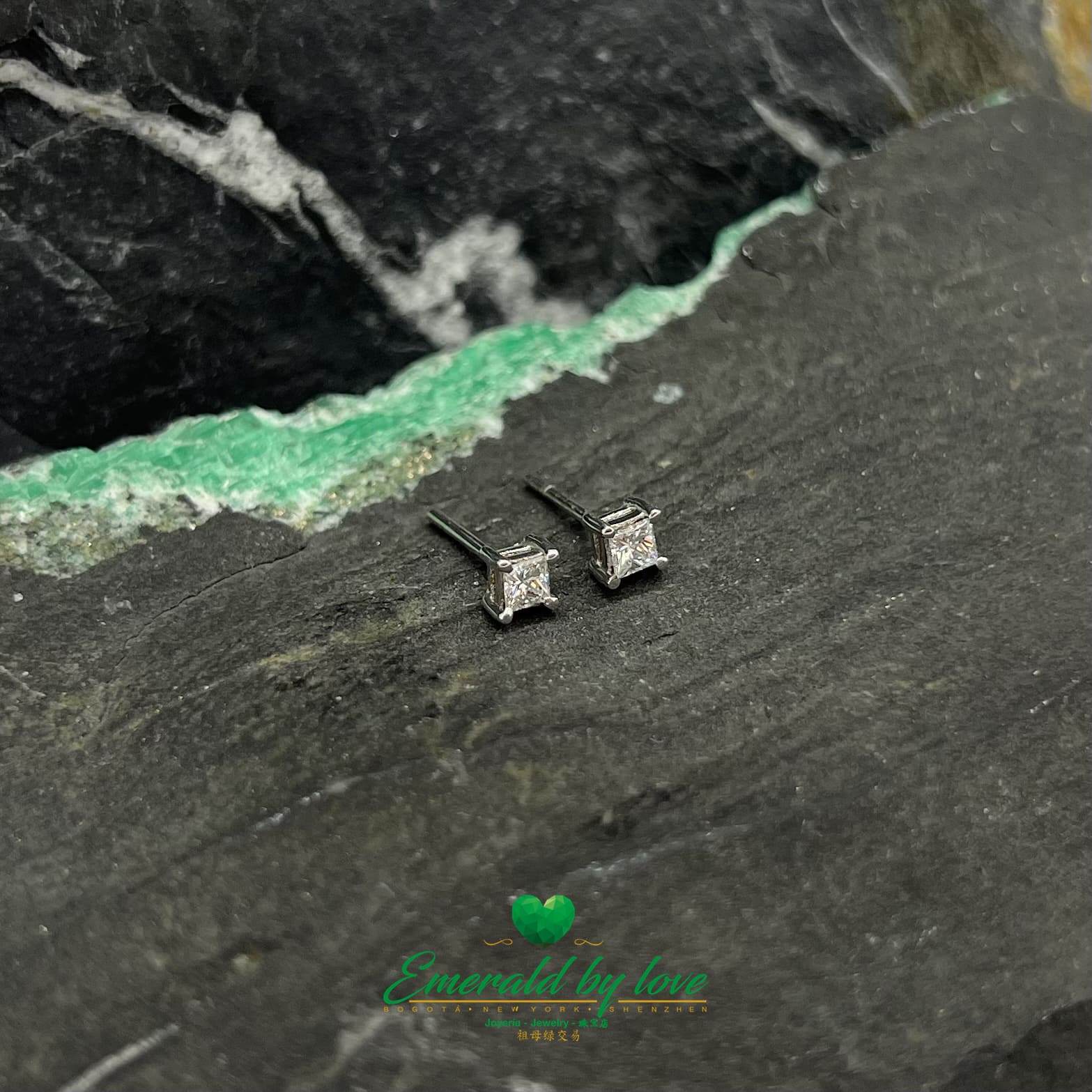 Modern Elegance: 18k White Gold Square Diamond Earrings