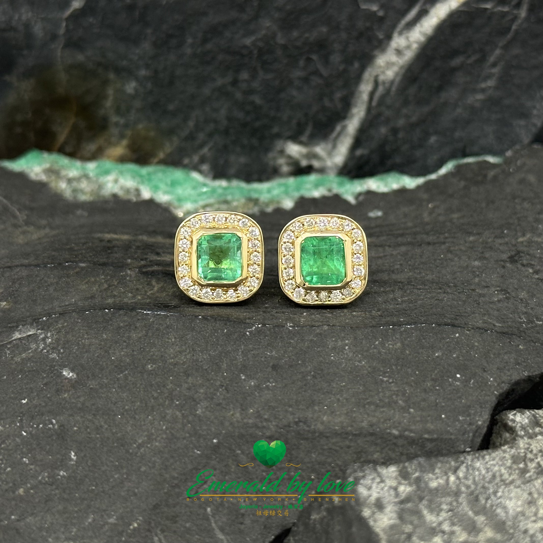 Boucles d'oreilles colombiennes captivantes en émeraude et diamant : 1,69 TCW d'une brillance inégalée