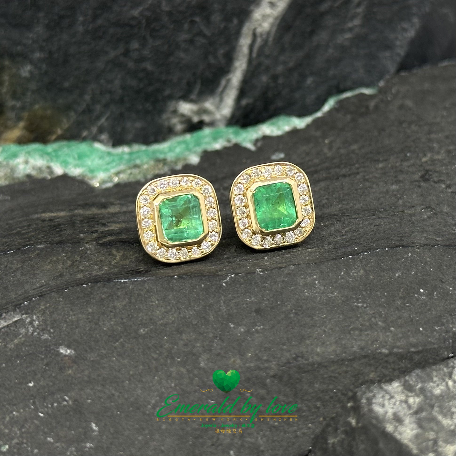 Boucles d'oreilles colombiennes captivantes en émeraude et diamant : 1,69 TCW d'une brillance inégalée