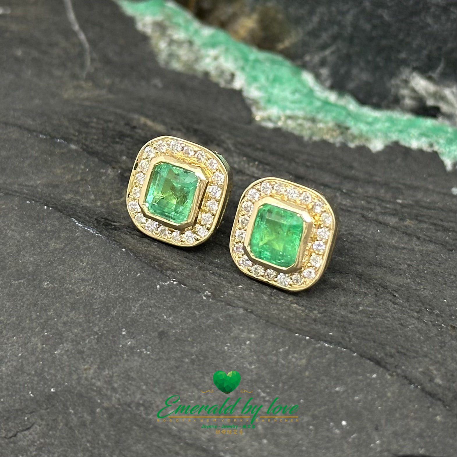 Boucles d'oreilles colombiennes captivantes en émeraude et diamant : 1,69 TCW d'une brillance inégalée