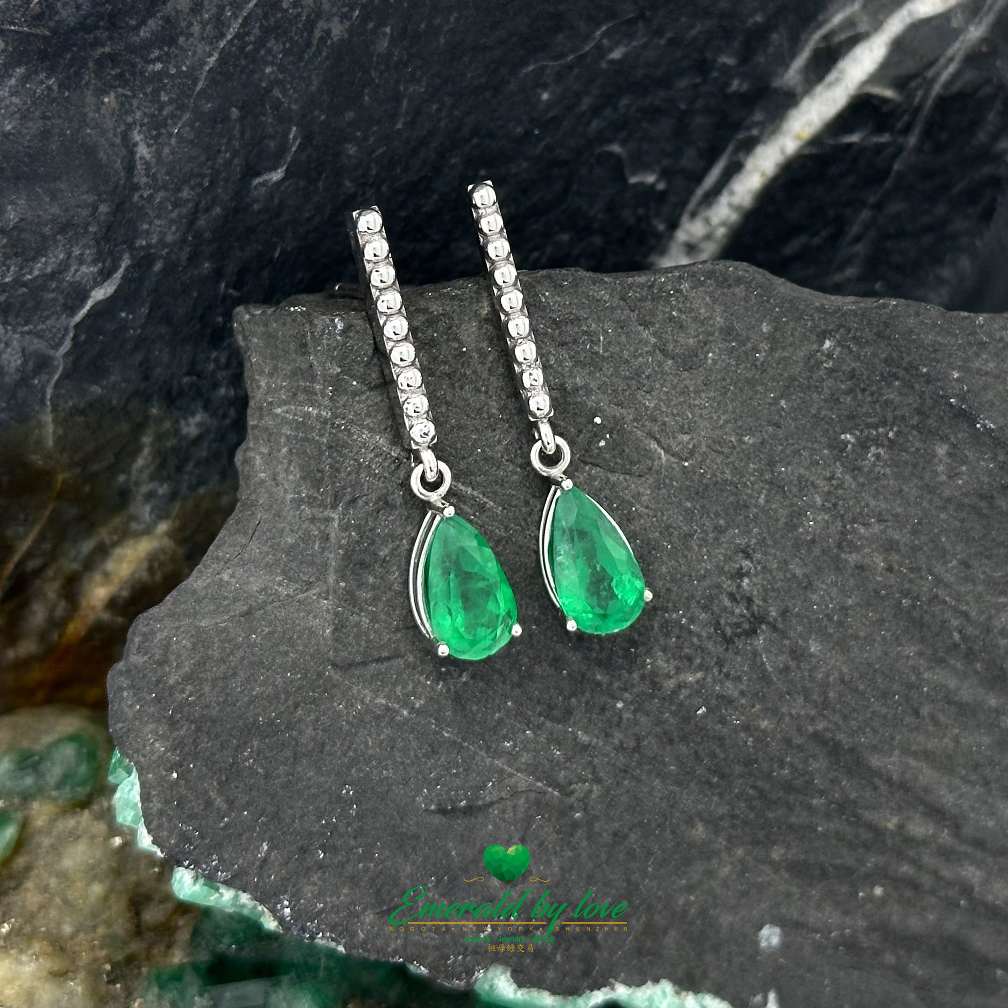 White Gold Serenity: Teardrop Emerald Earrings with Lengthwise Texture