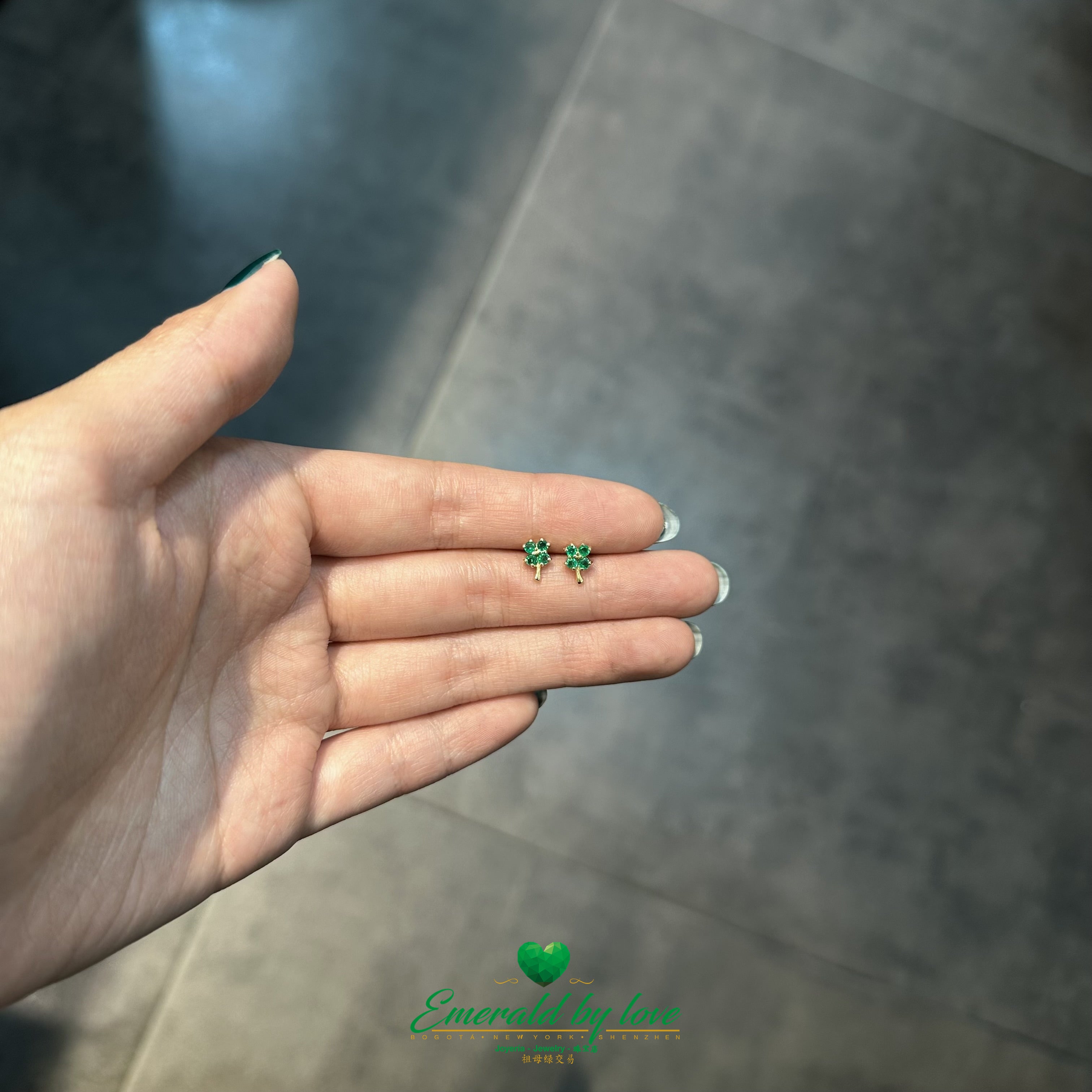 Four-Leaf Clover Earrings with Colombian Emeralds in 18K Yellow Gold