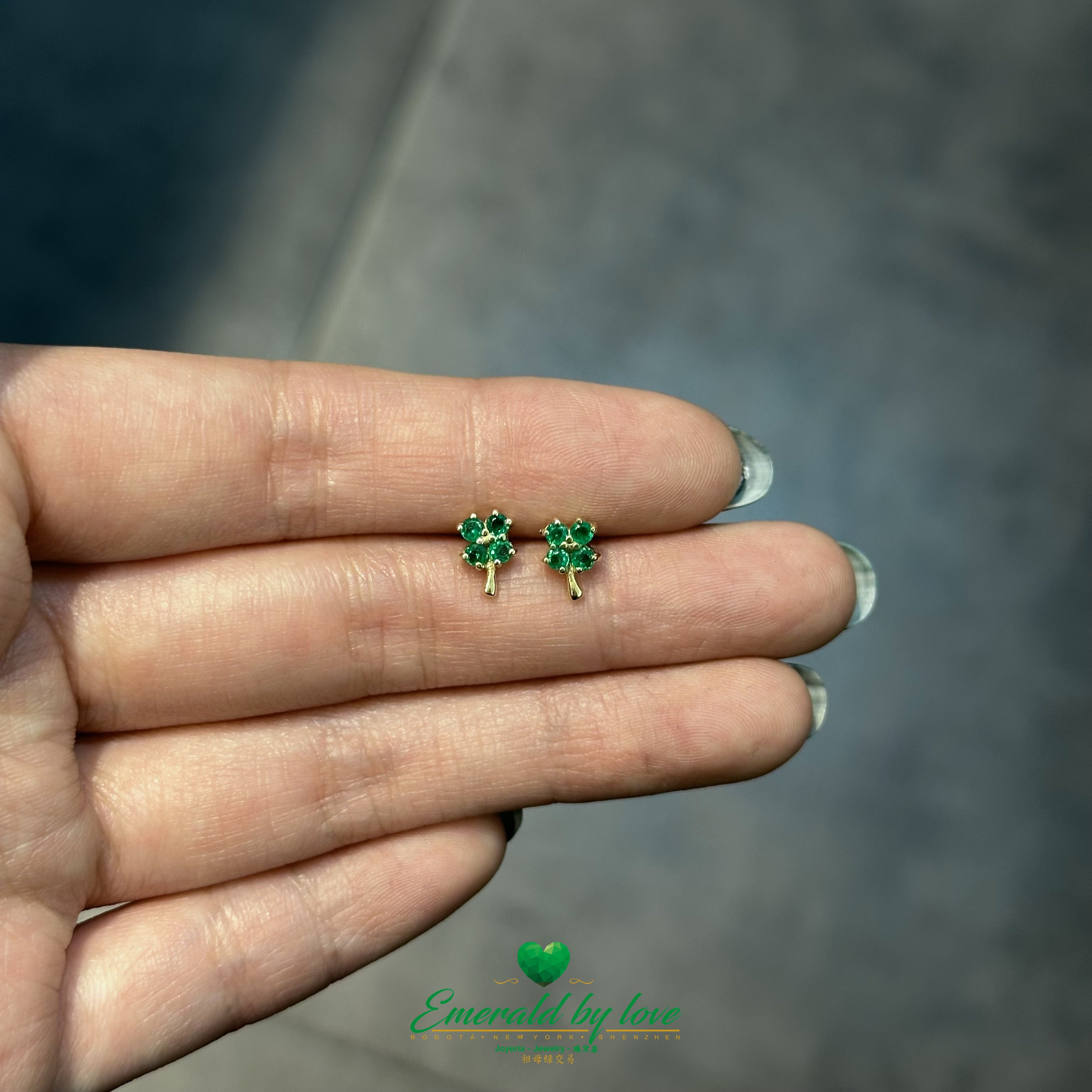 Four-Leaf Clover Earrings with Colombian Emeralds in 18K Yellow Gold