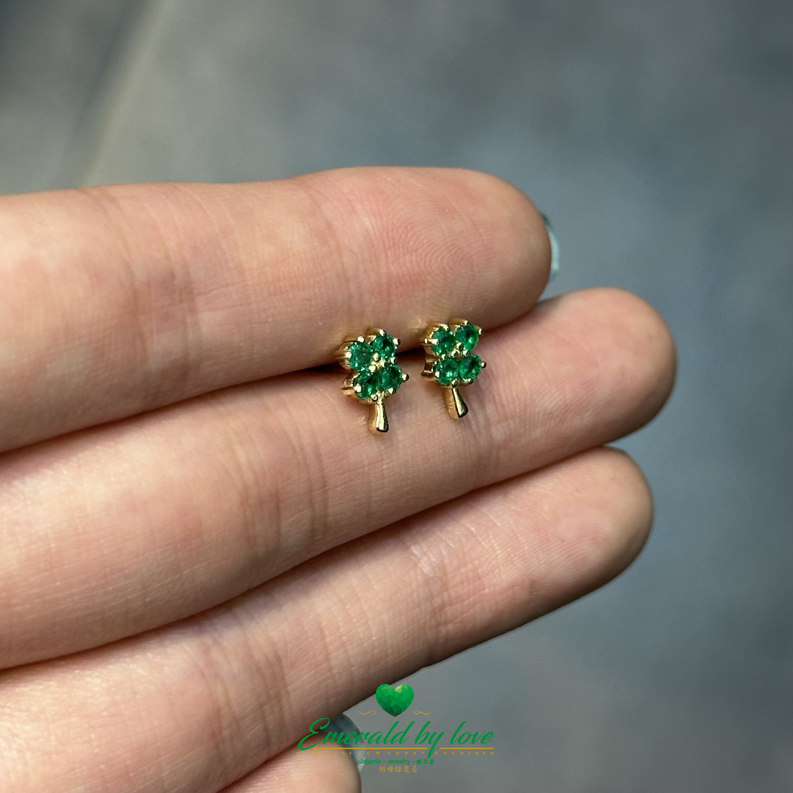 Four-Leaf Clover Earrings with Colombian Emeralds in 18K Yellow Gold