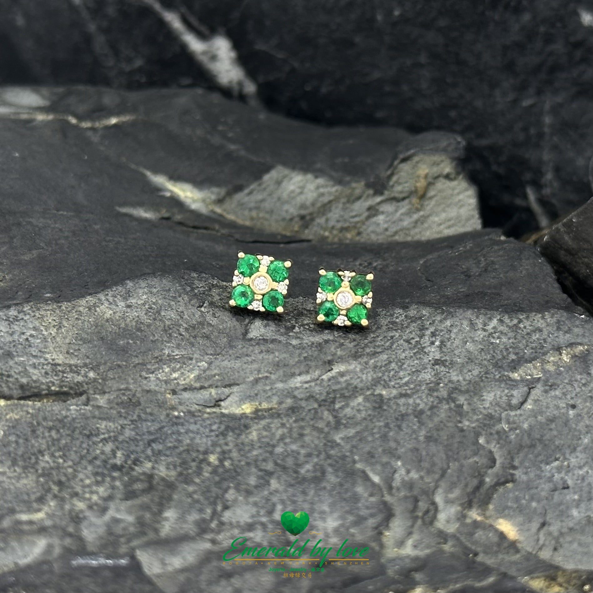 Floral Earrings with Central Diamond and Emerald Petals in 18K Gold