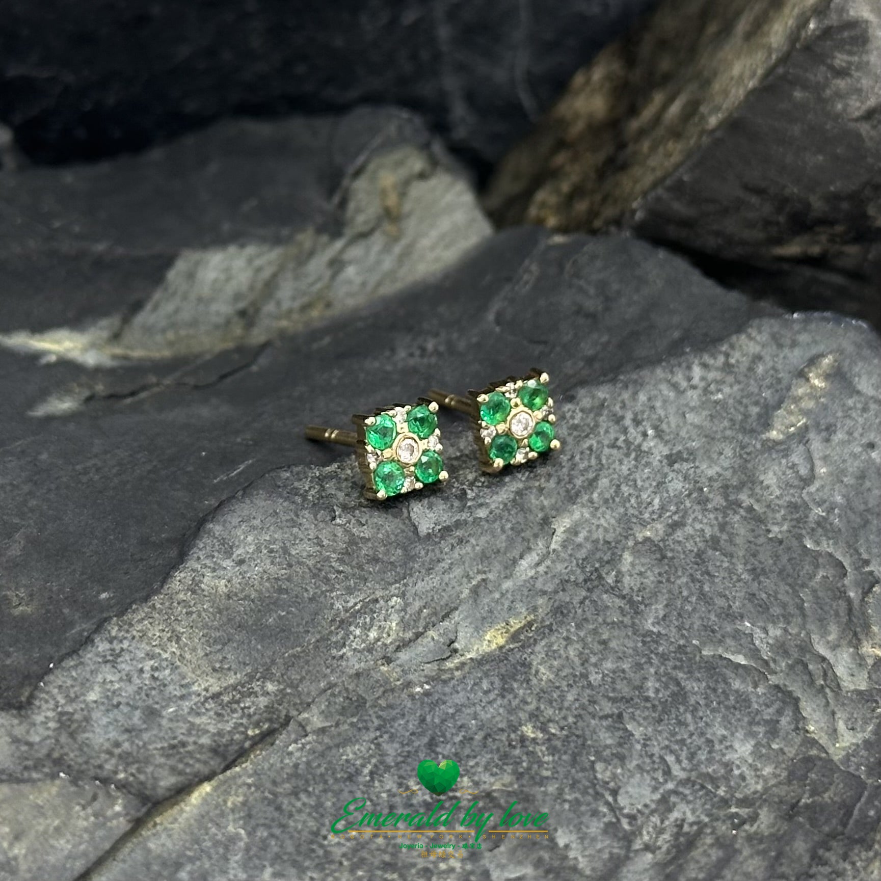 Floral Earrings with Central Diamond and Emerald Petals in 18K Gold