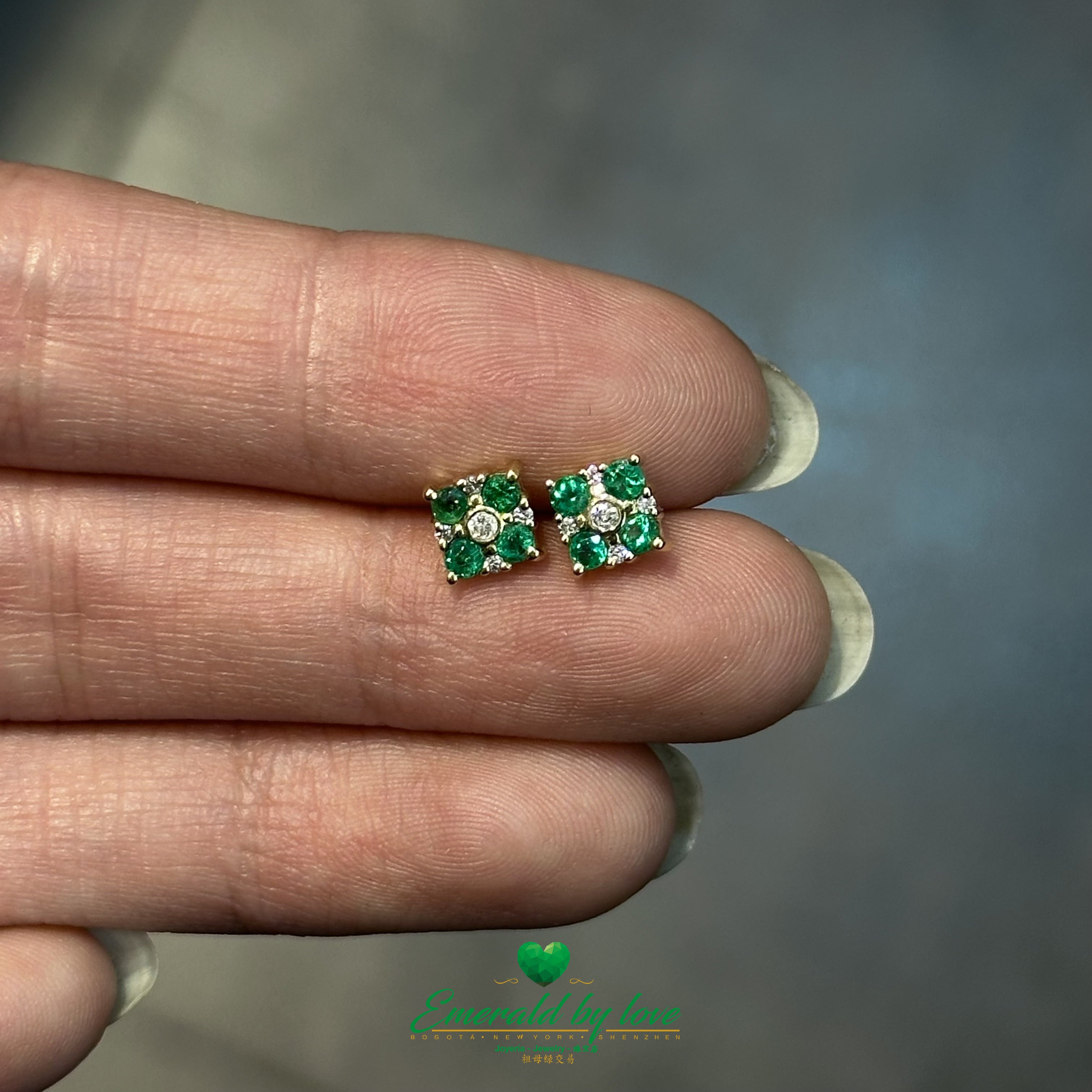 Floral Earrings with Central Diamond and Emerald Petals in 18K Gold