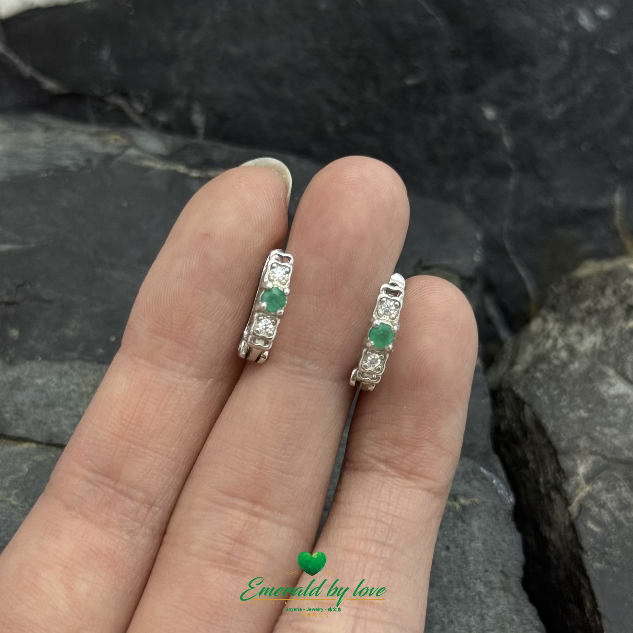 Small Hoops with Central Emerald and Sleek Fitted Design