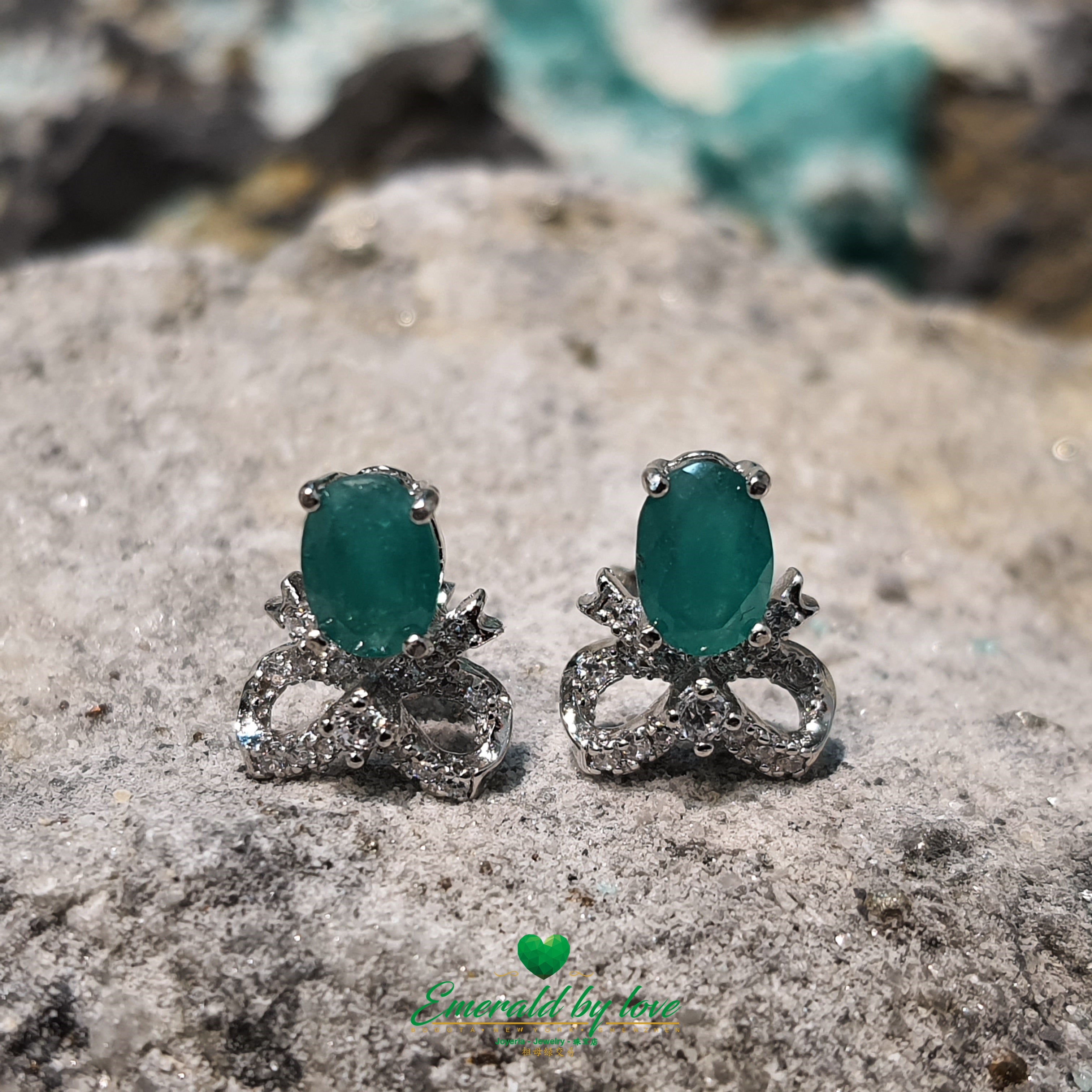 Boucles d'oreilles en argent sterling 925 avec émeraudes colombiennes ovales en forme de nœud