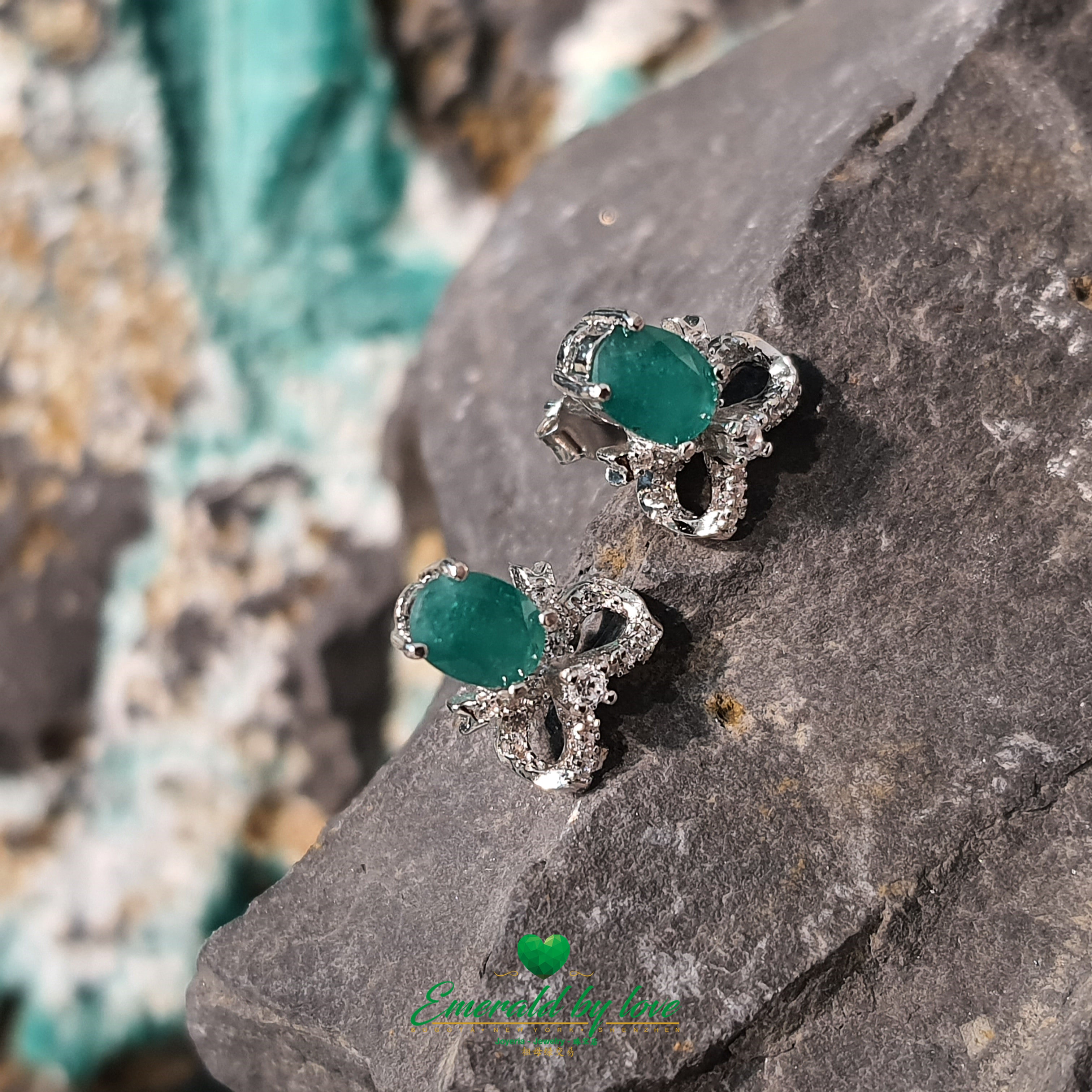 Boucles d'oreilles en argent sterling 925 avec émeraudes colombiennes ovales en forme de nœud