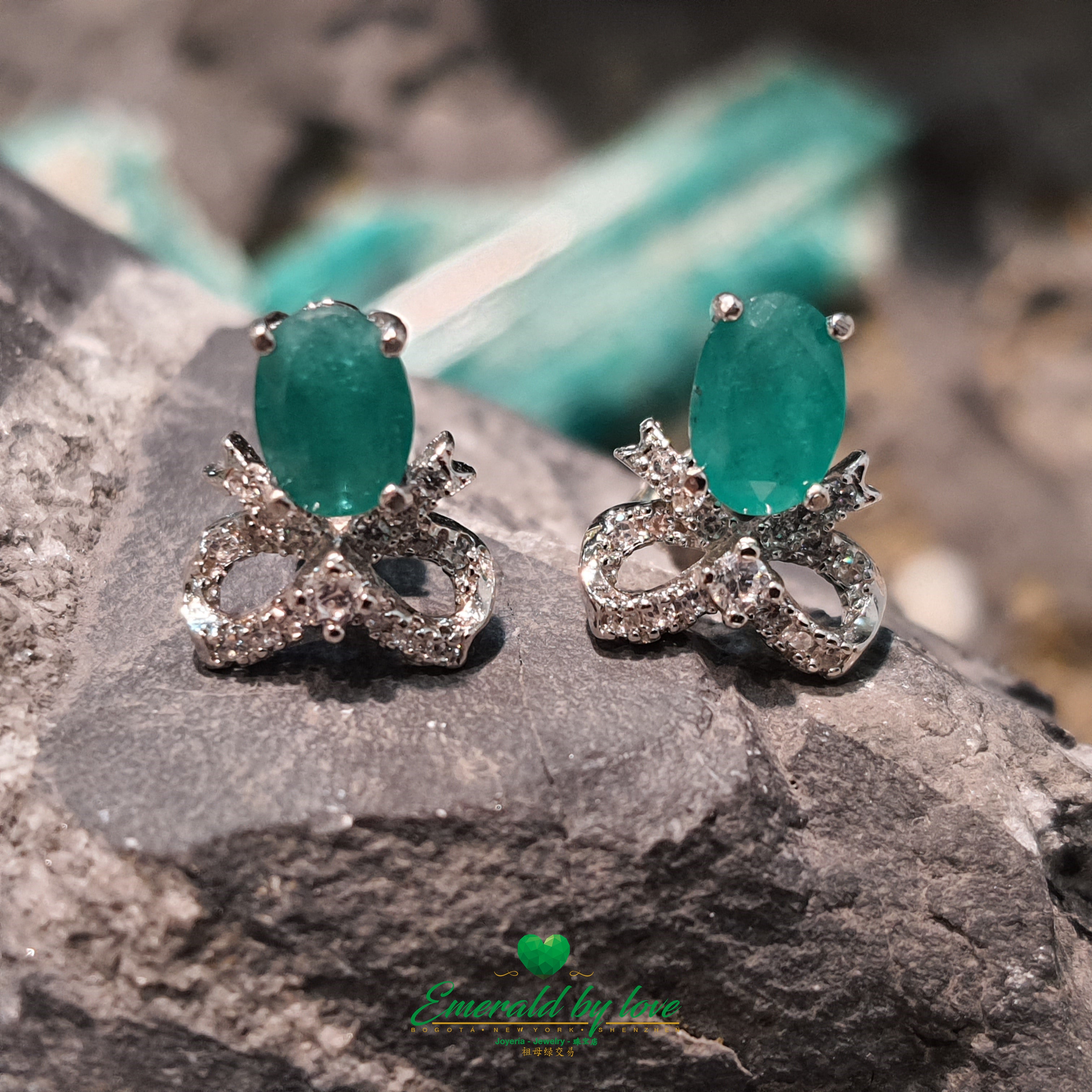 Boucles d'oreilles en argent sterling 925 avec émeraudes colombiennes ovales en forme de nœud