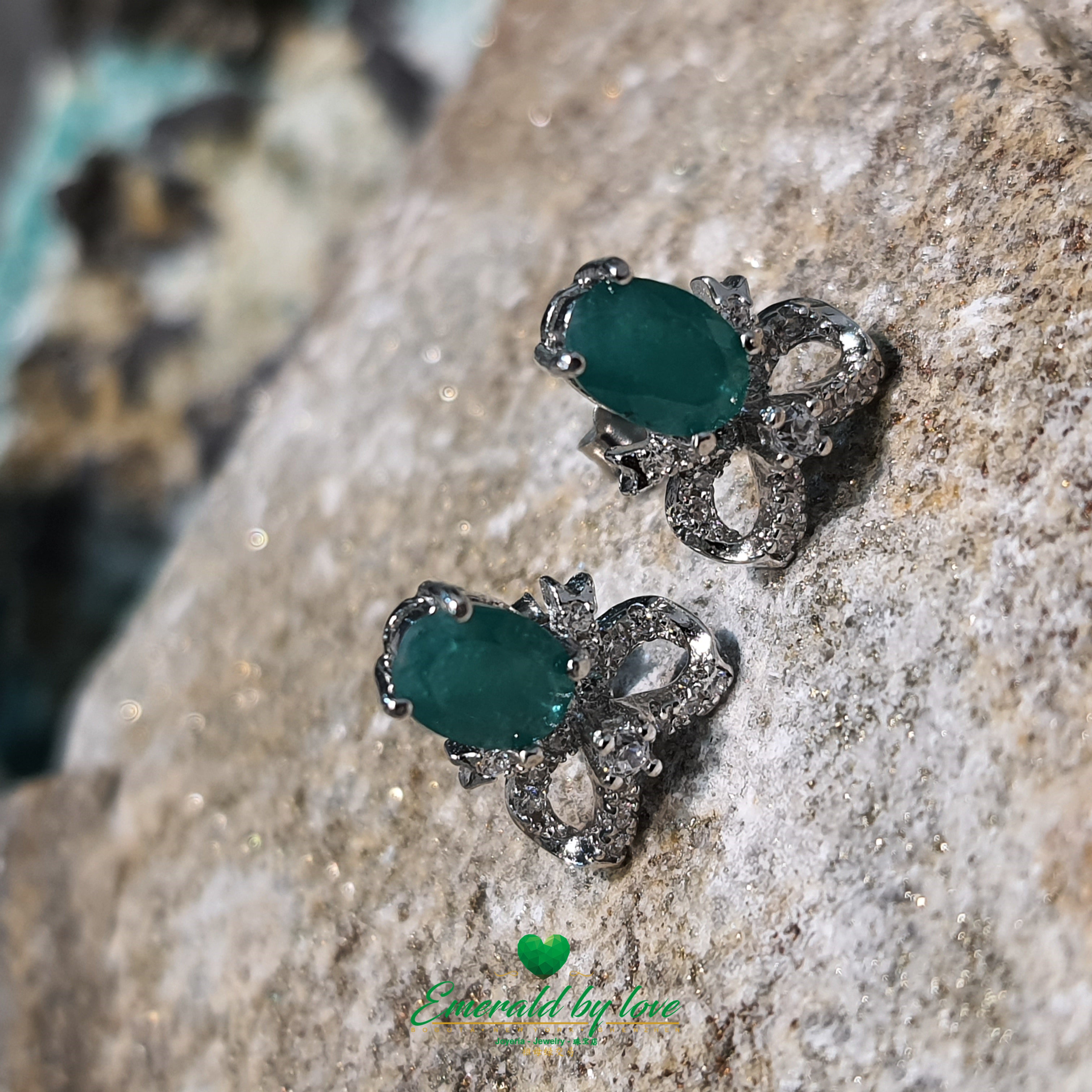 Boucles d'oreilles en argent sterling 925 avec émeraudes colombiennes ovales en forme de nœud