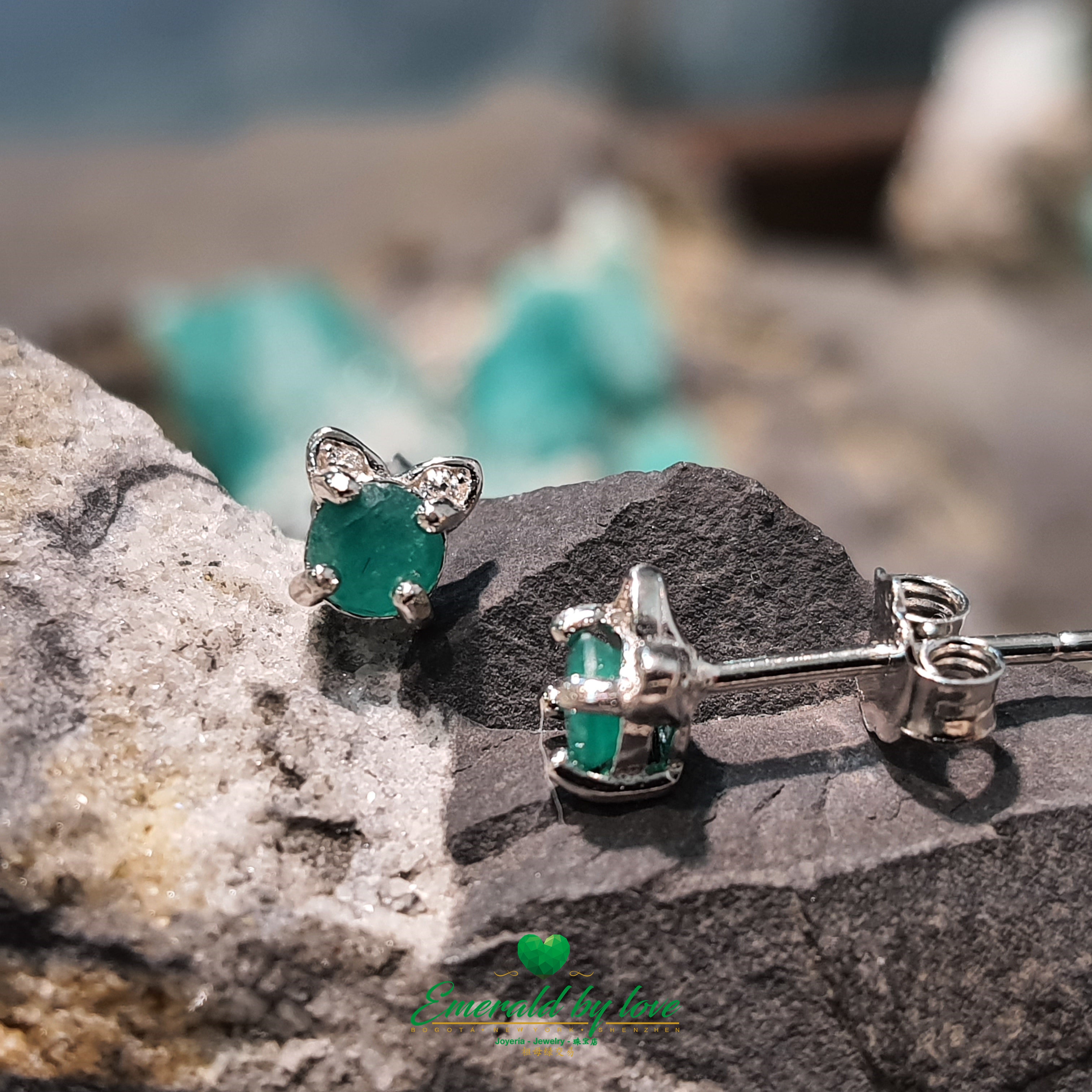 Boucles d'oreilles en argent 925 avec émeraudes de Colombie : l'élégance féline au design chat