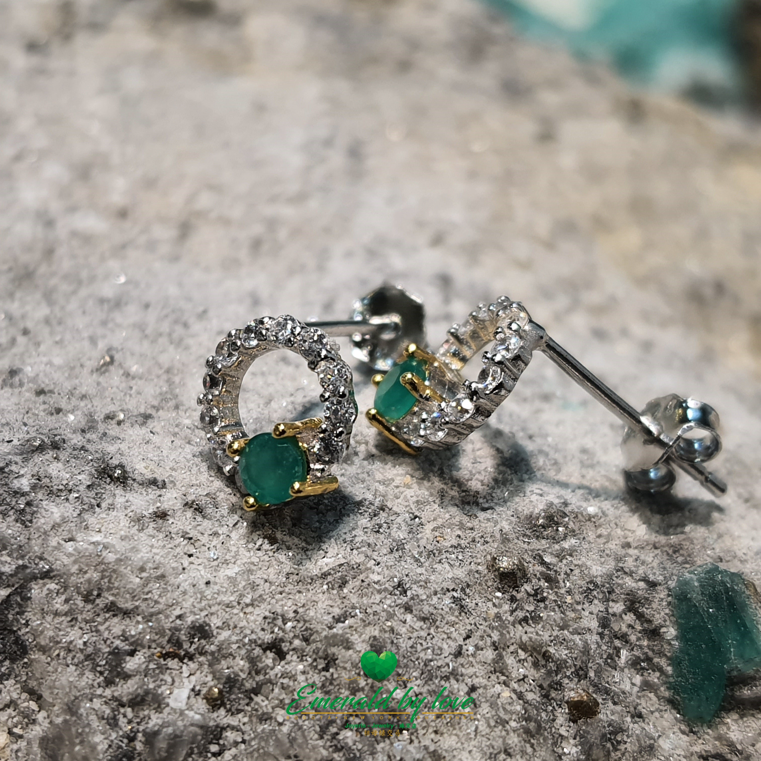 Aretes Modernos Circulares de Plata con Esmeraldas Colombianas Redondas